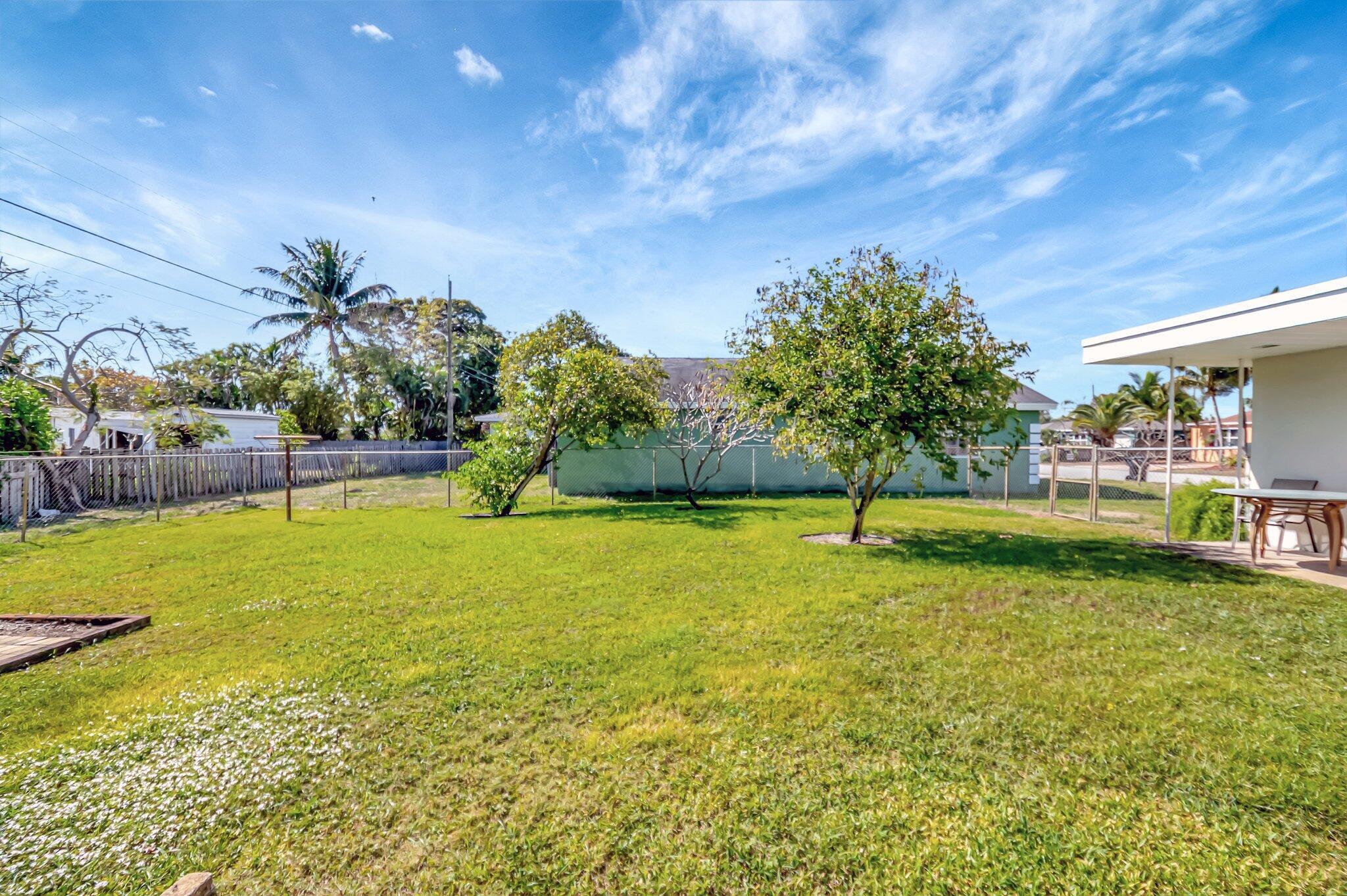 NORTH LAKE WORTH - Residential