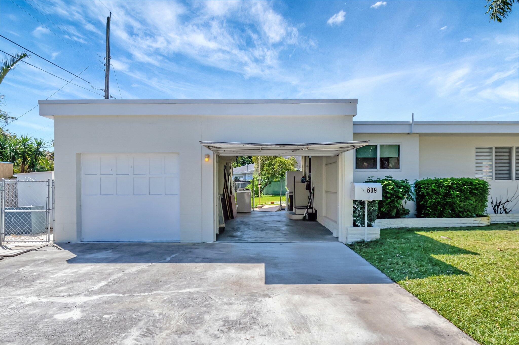 NORTH LAKE WORTH - Residential