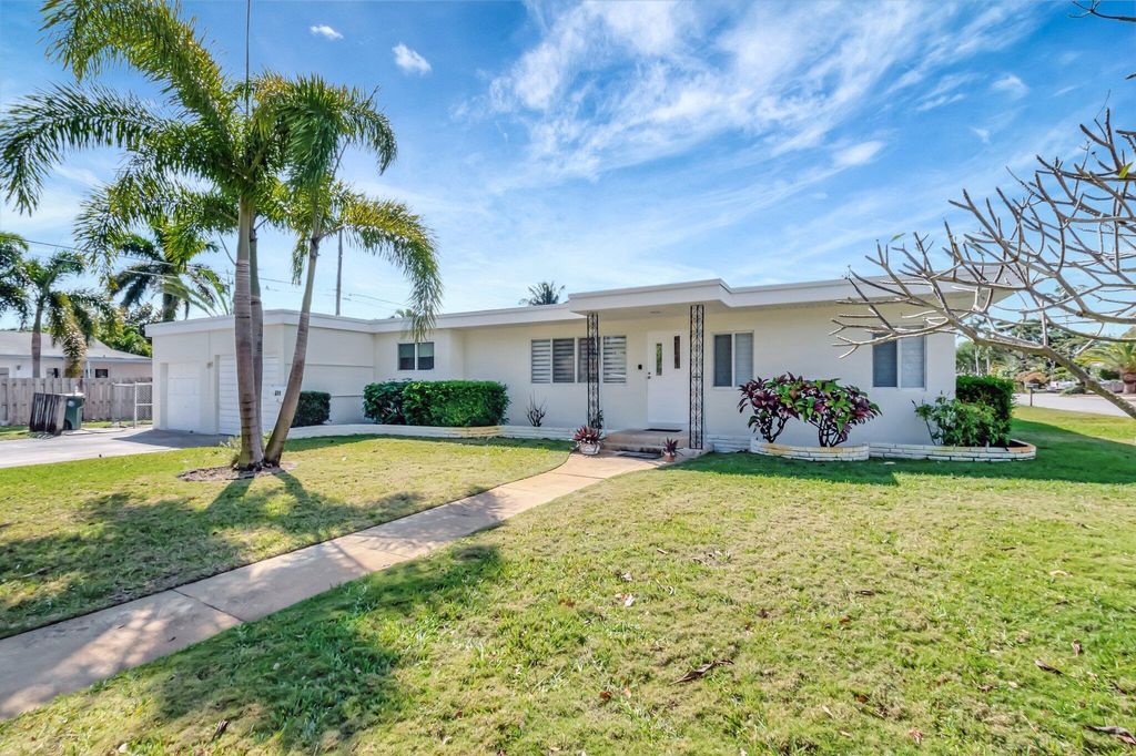 Photo of 609 16th Avenue N, Lake Worth Beach, FL 33460 (MLS # R11136567)