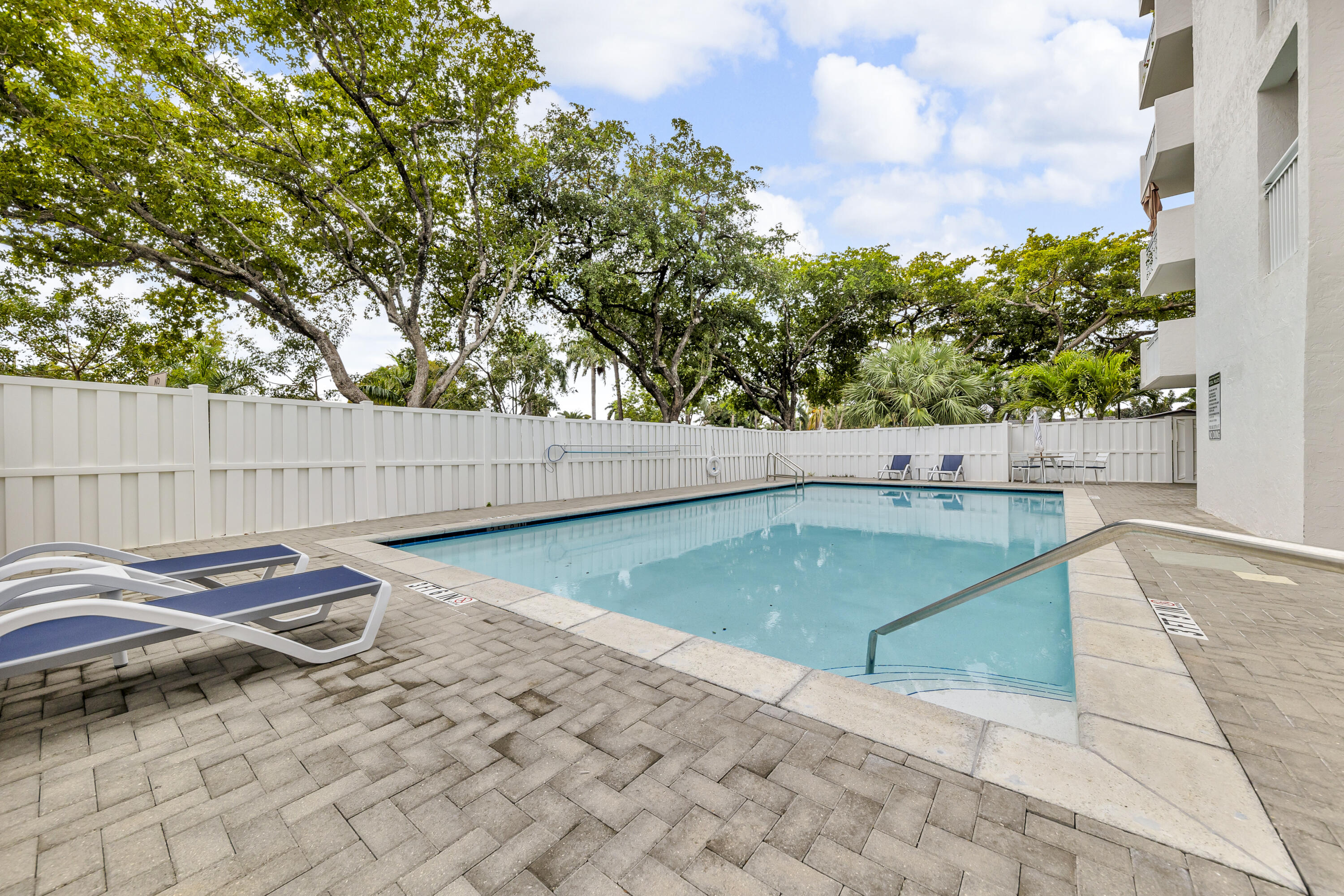 IMPERIAL POINT CONDO - Residential