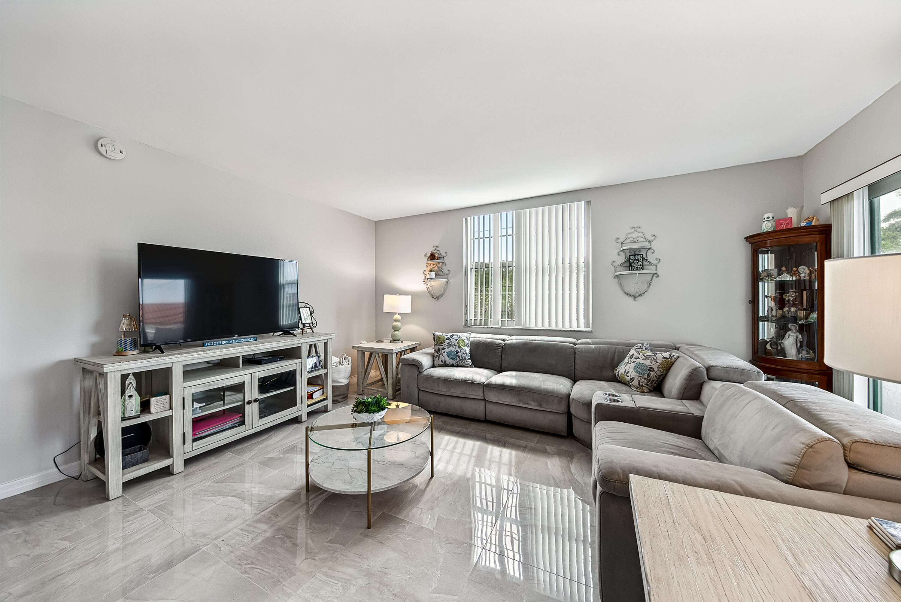 IMPERIAL POINT CONDO - Residential