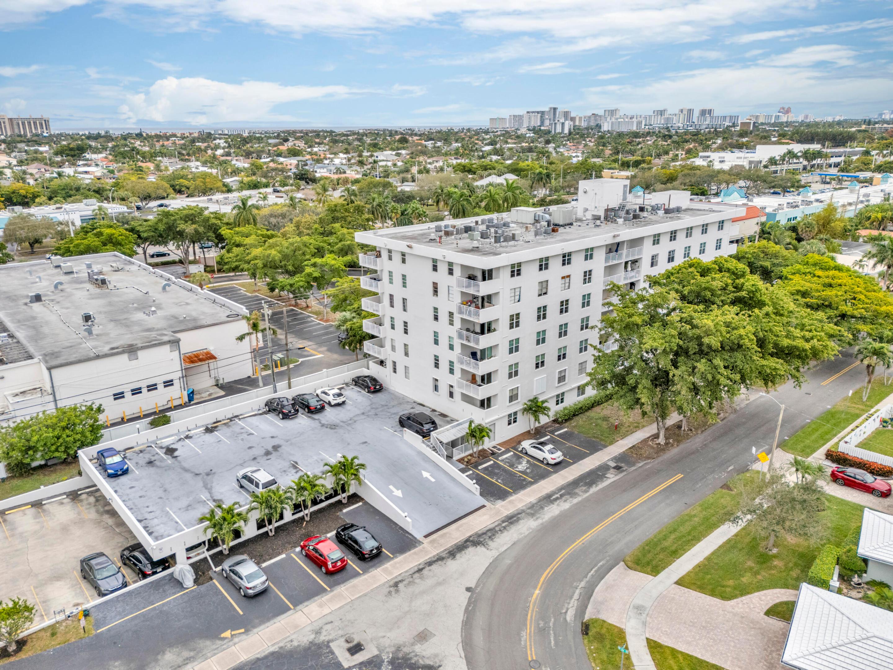 IMPERIAL POINT CONDO - Residential