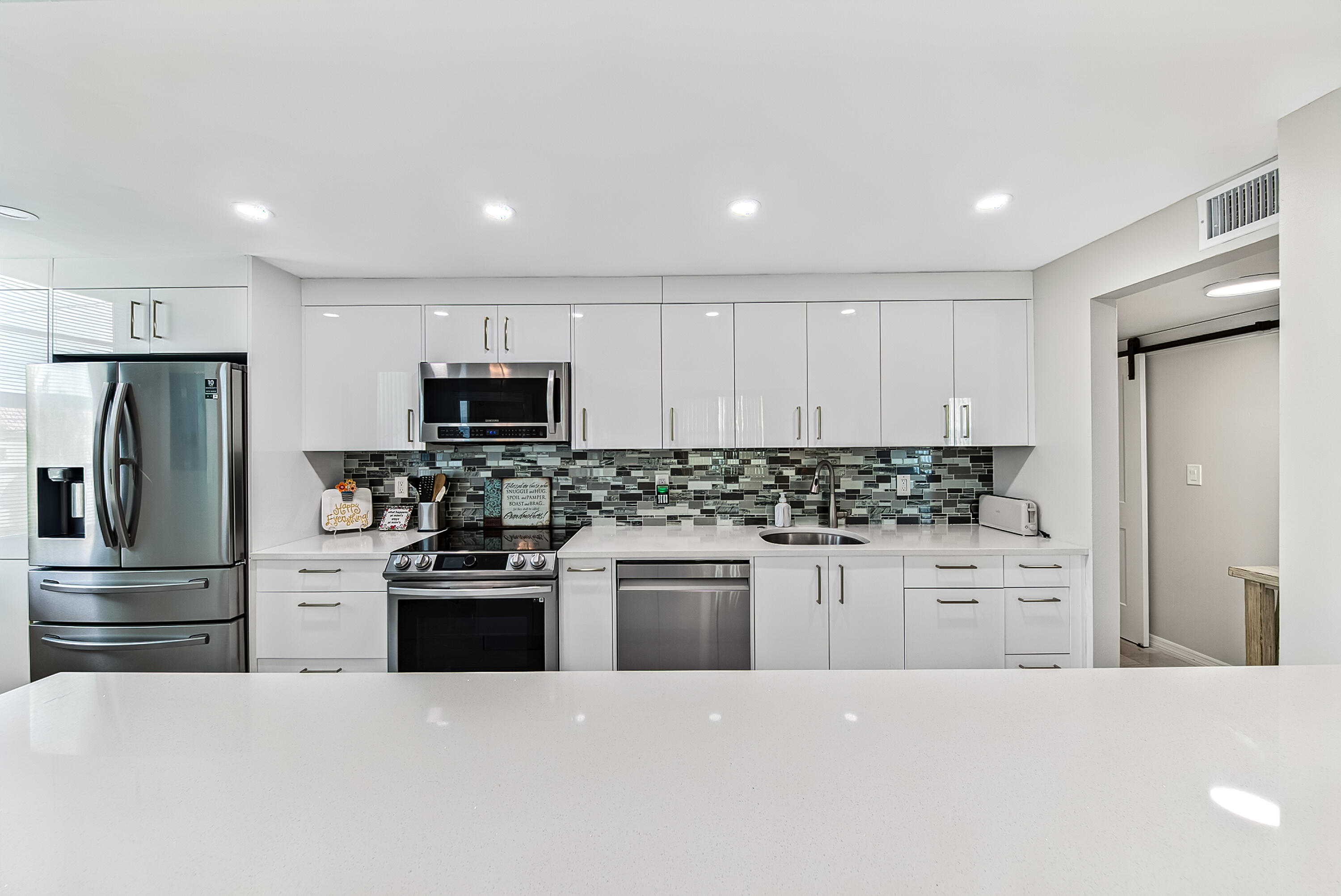 IMPERIAL POINT CONDO - Residential