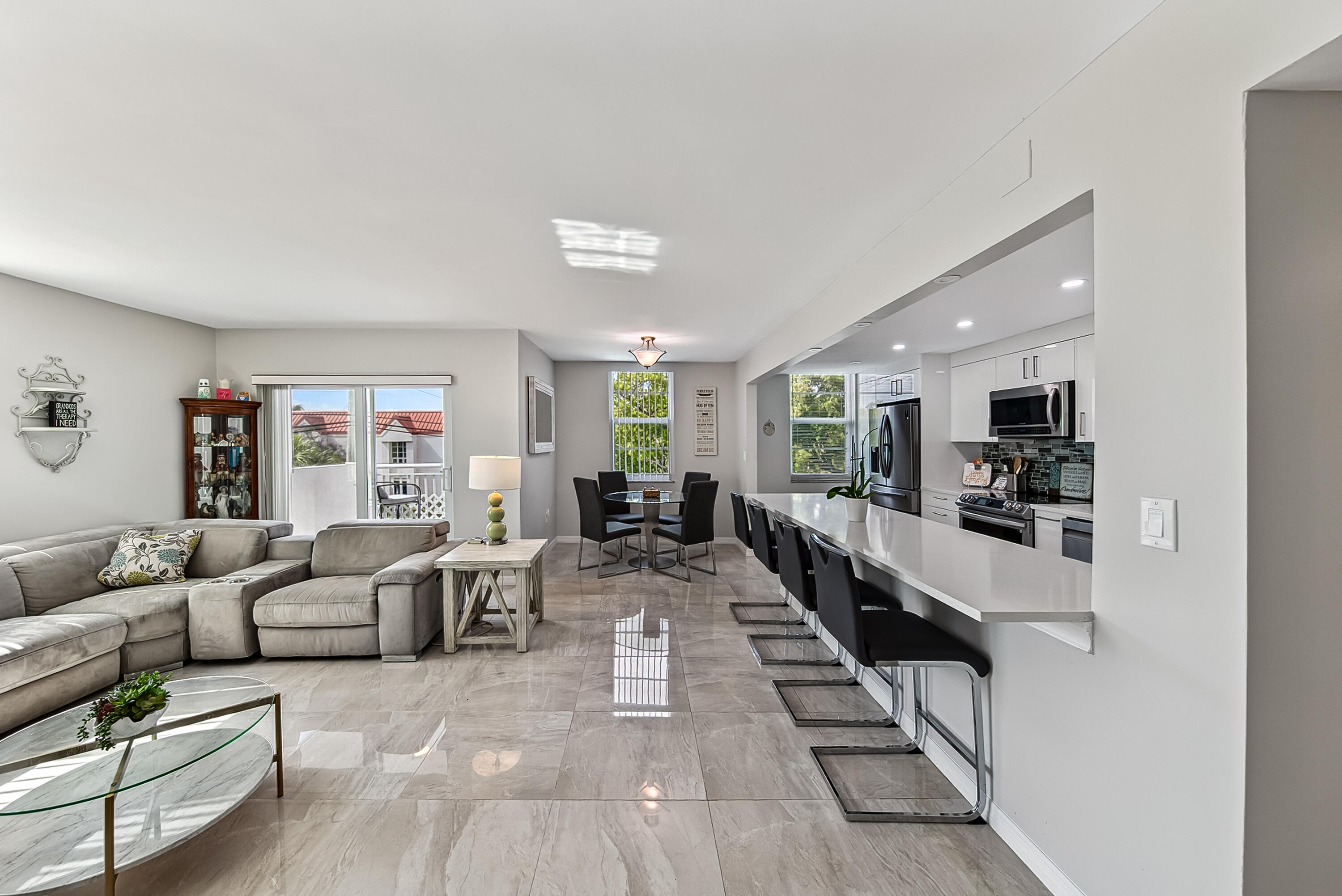 IMPERIAL POINT CONDO - Residential