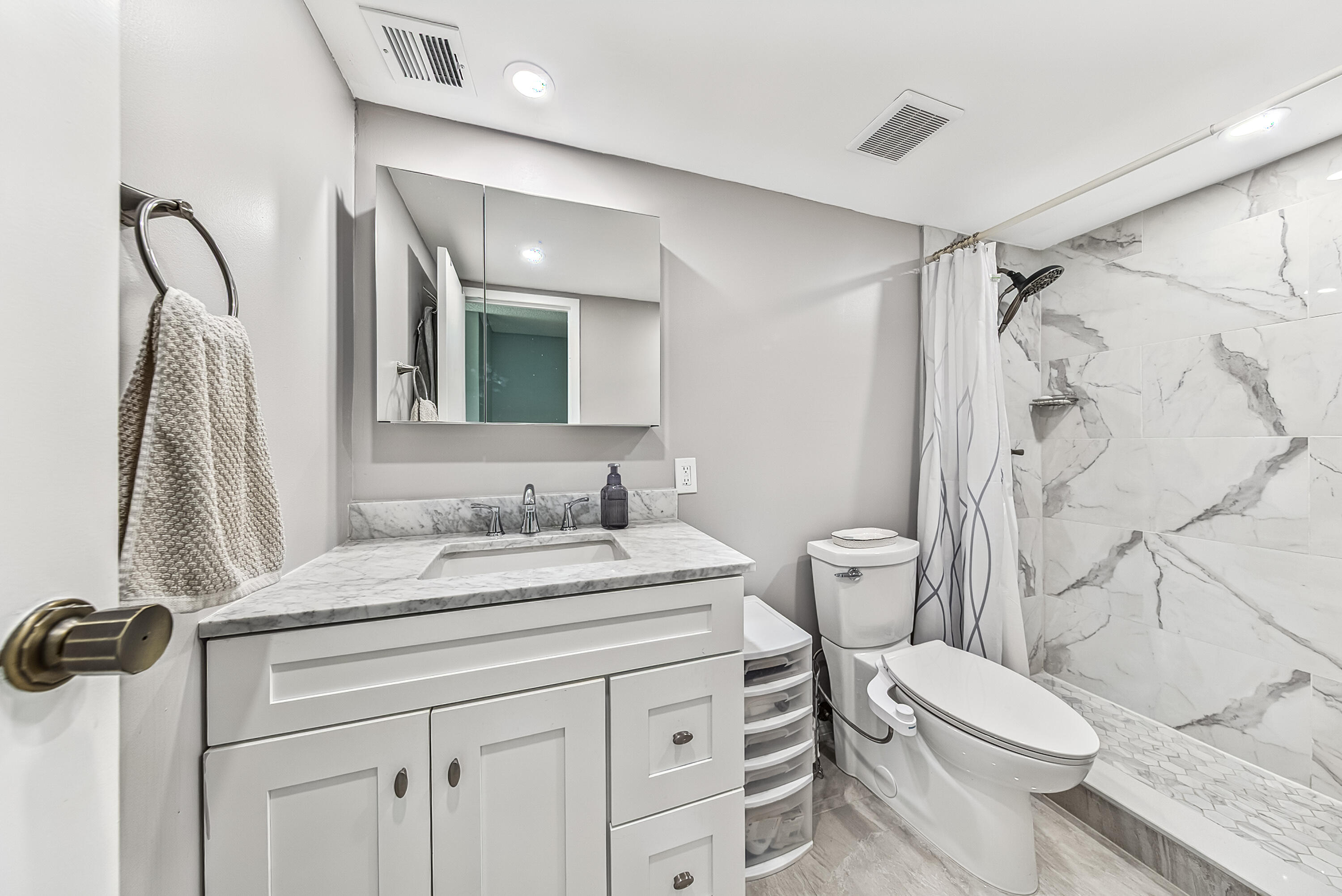 IMPERIAL POINT CONDO - Residential