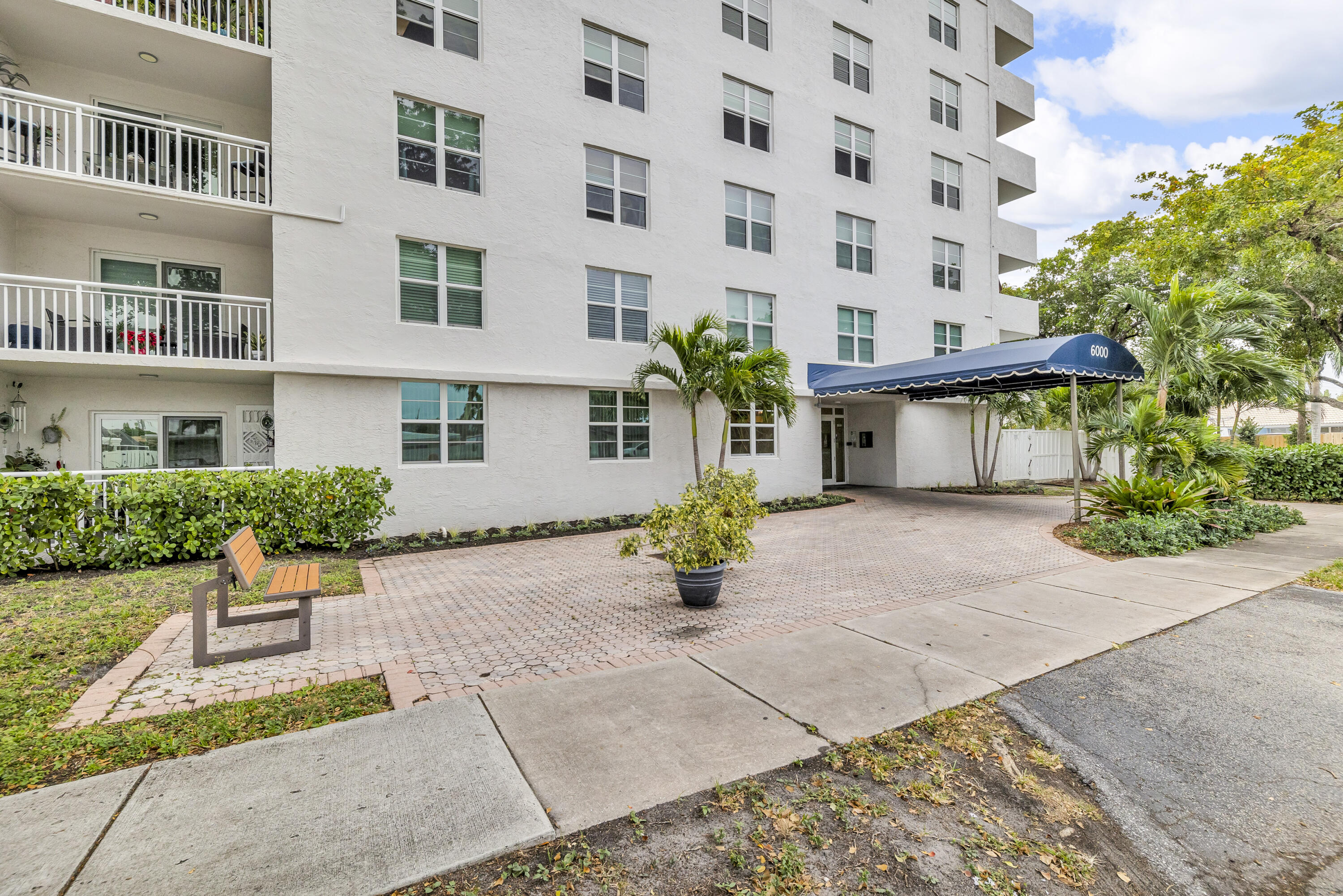 IMPERIAL POINT CONDO - Residential