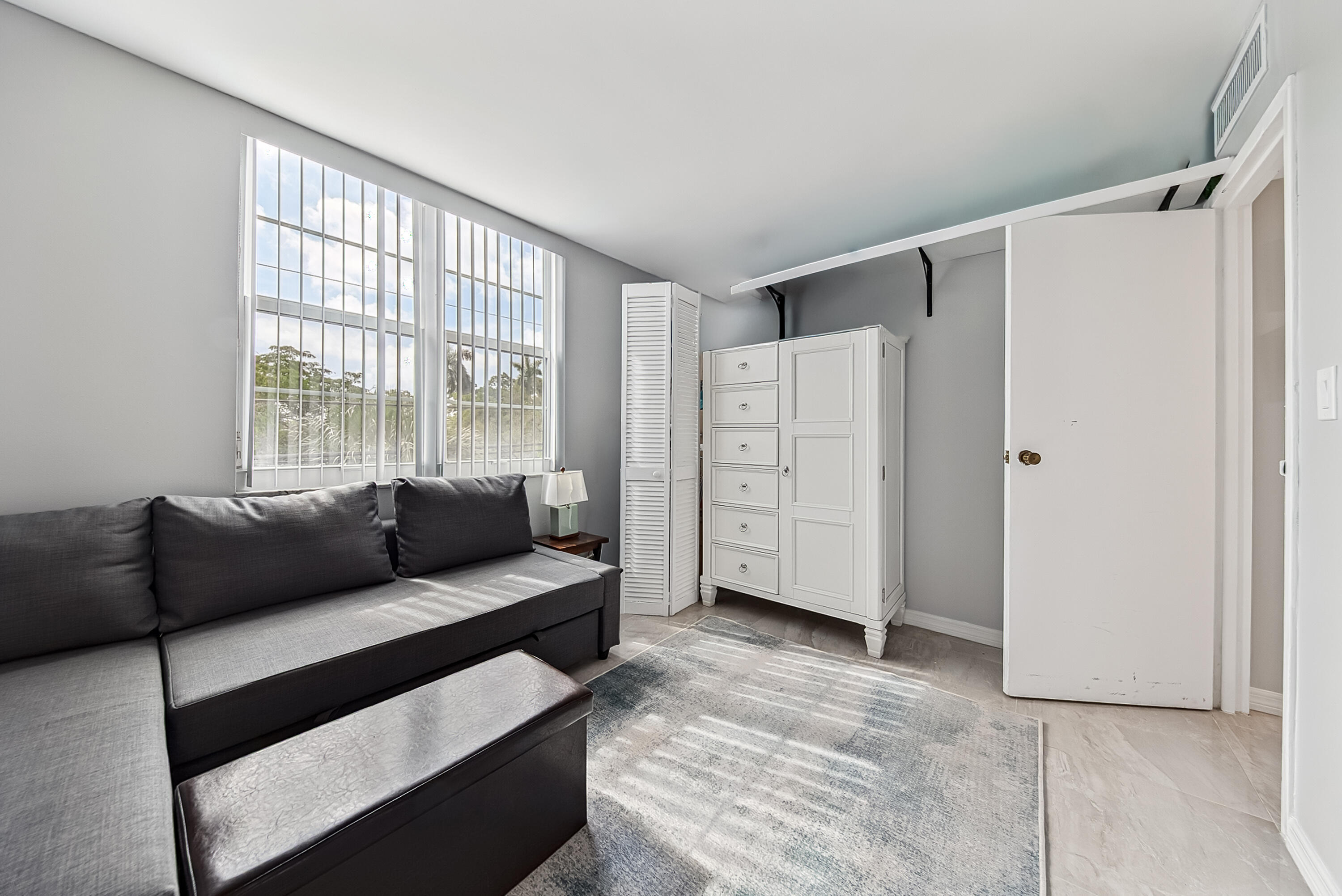 IMPERIAL POINT CONDO - Residential
