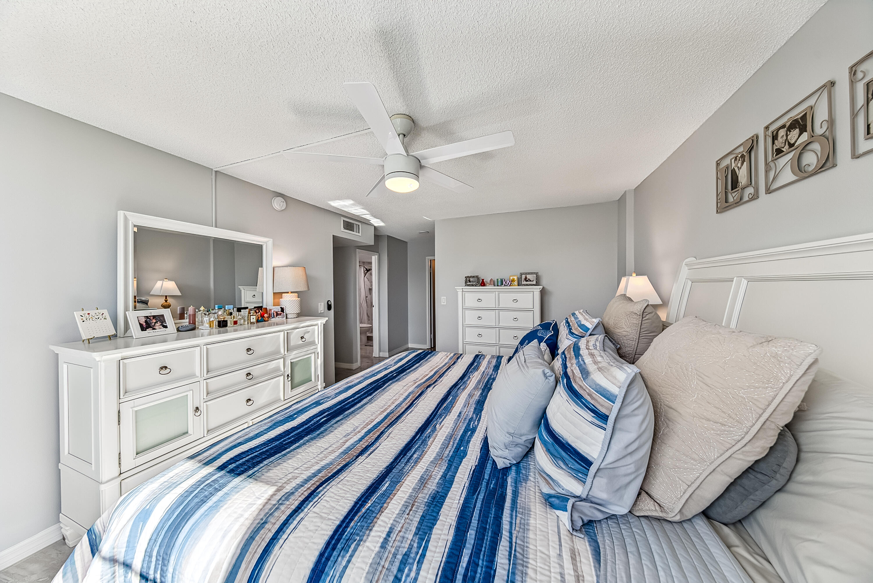 IMPERIAL POINT CONDO - Residential