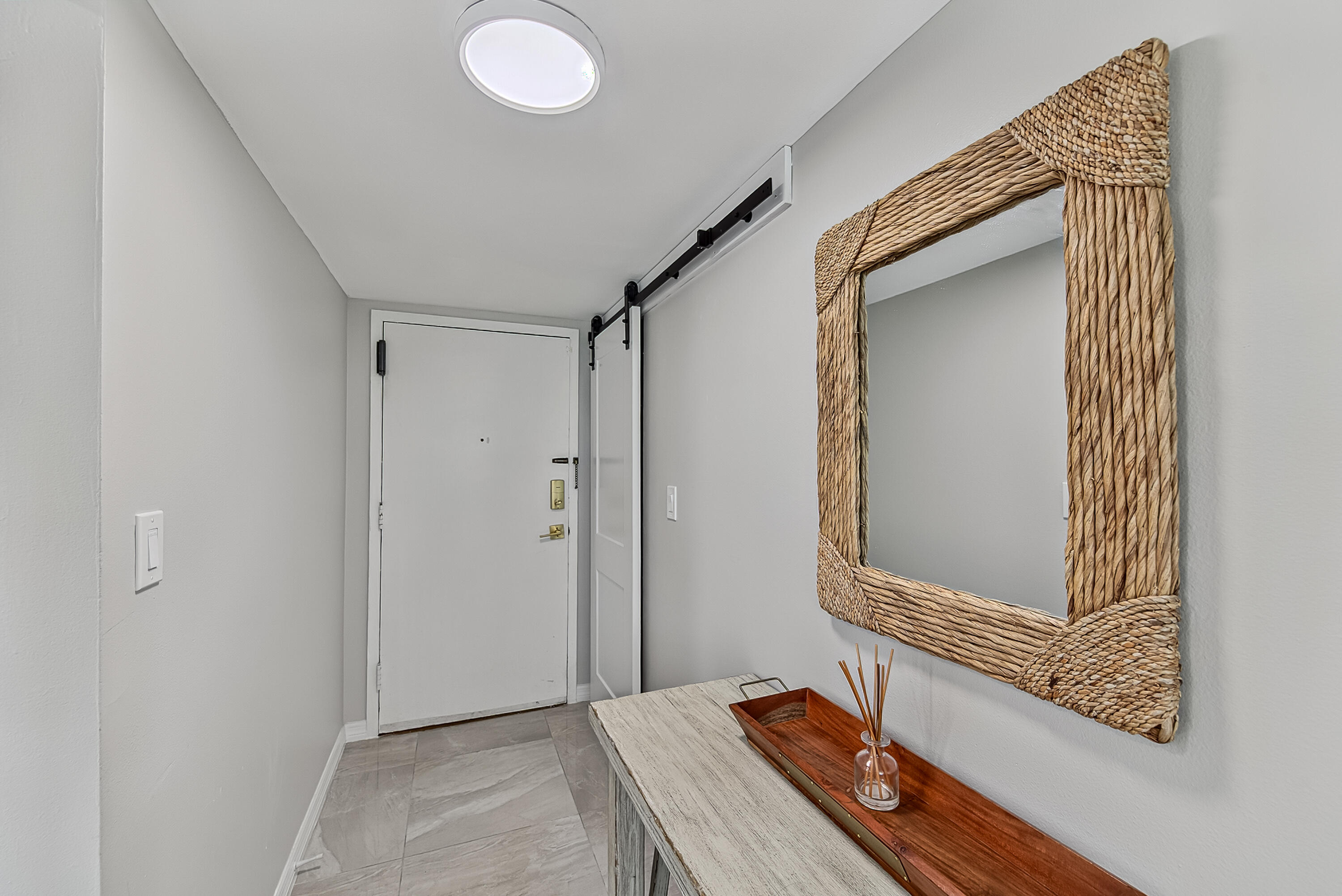 IMPERIAL POINT CONDO - Residential