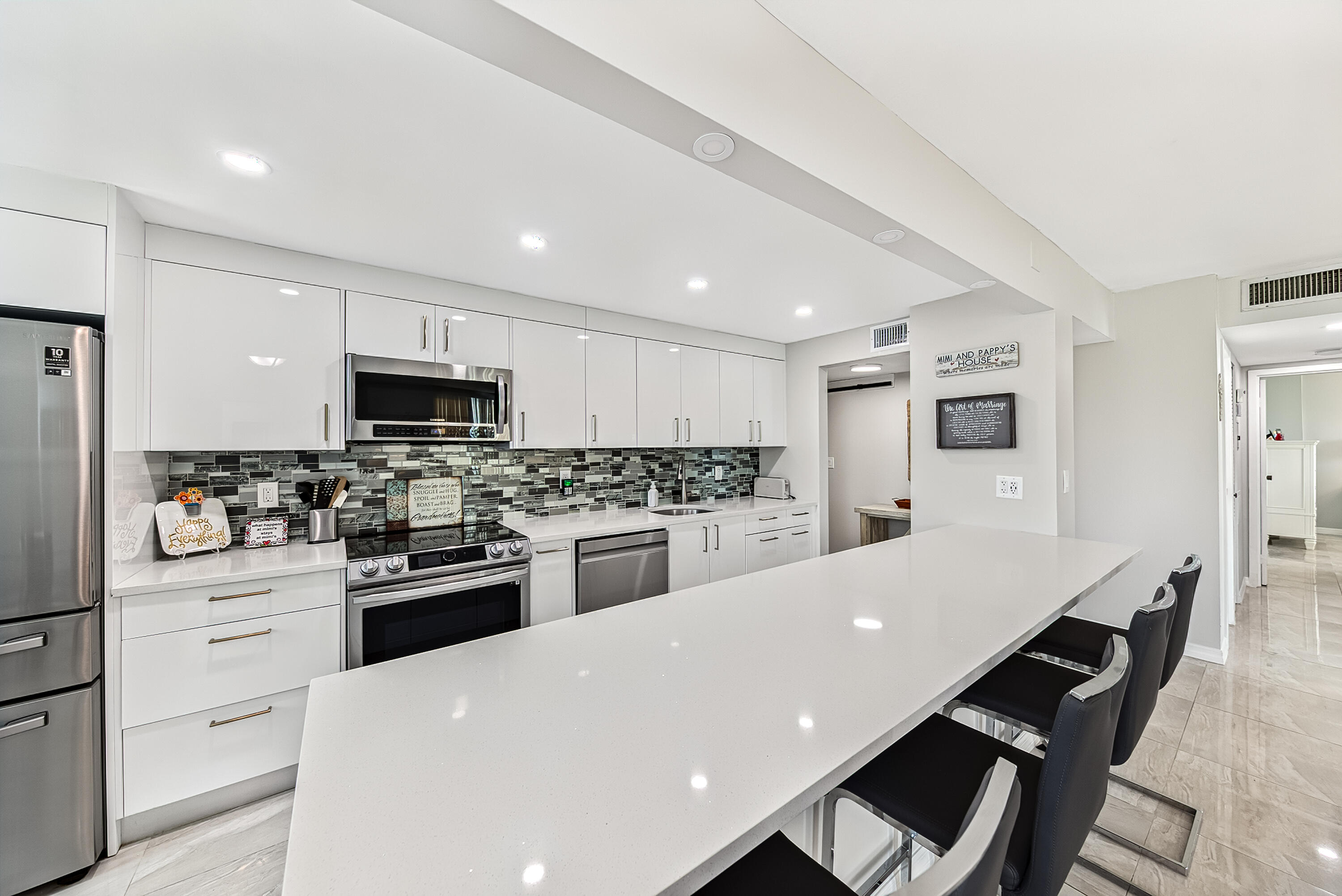 IMPERIAL POINT CONDO - Residential