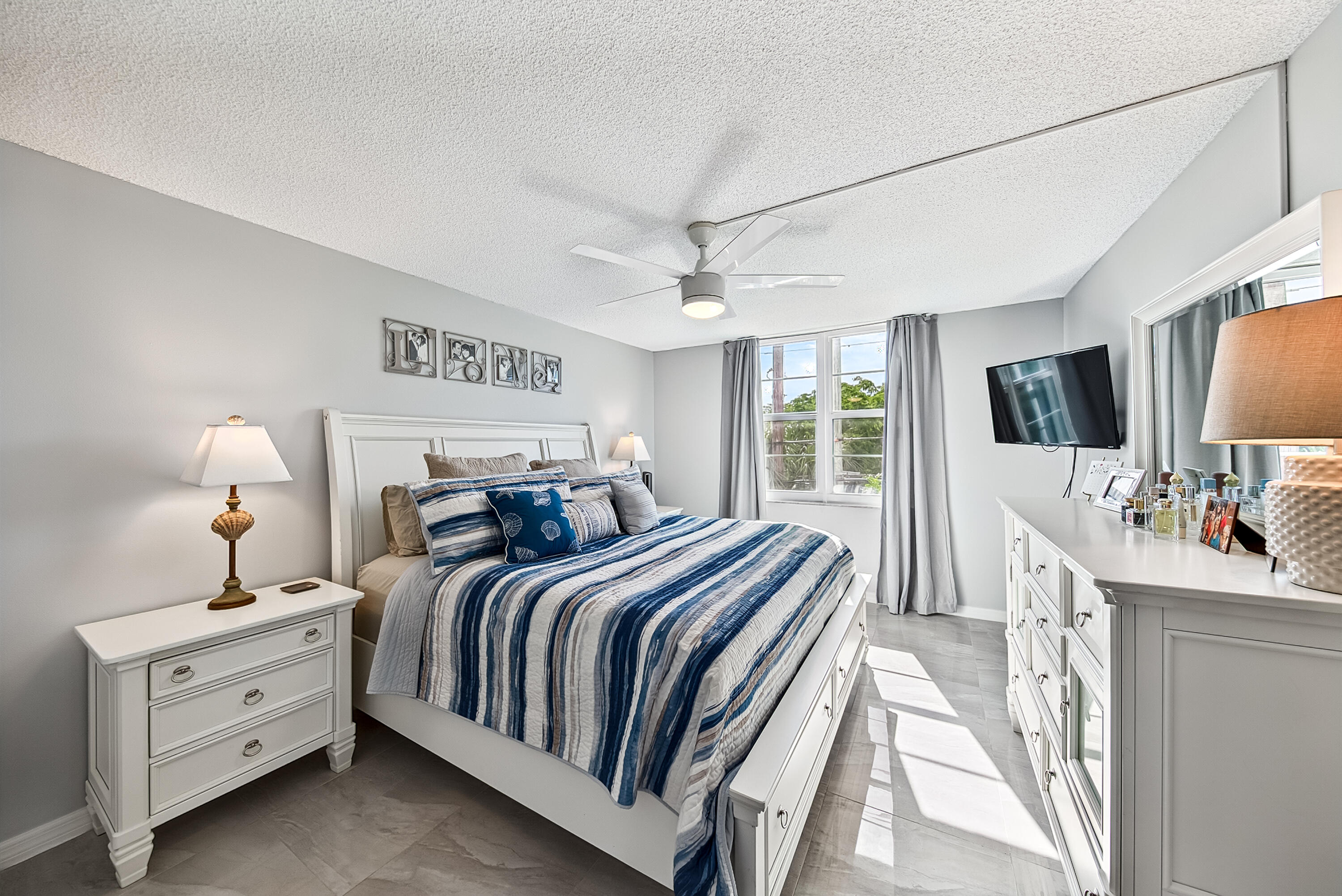 IMPERIAL POINT CONDO - Residential
