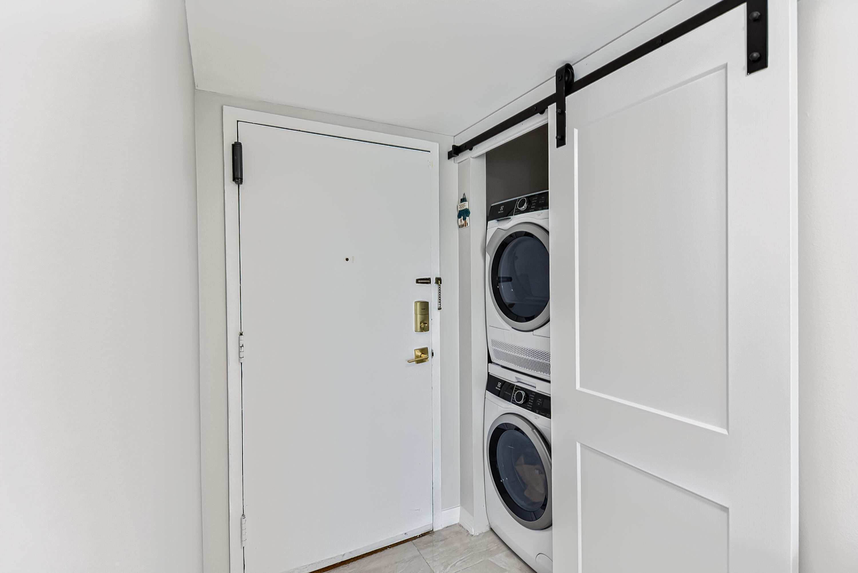 IMPERIAL POINT CONDO - Residential