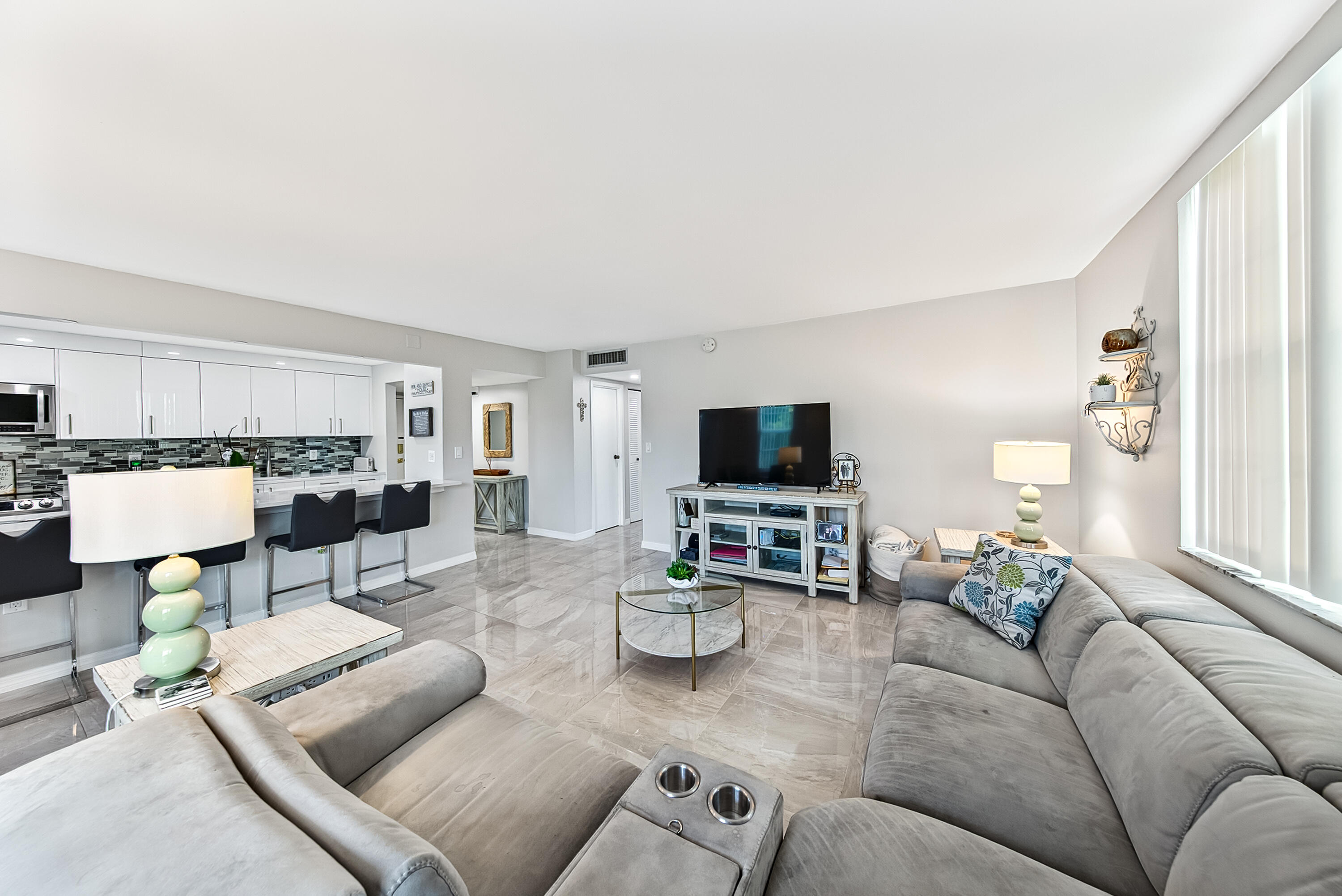 IMPERIAL POINT CONDO - Residential