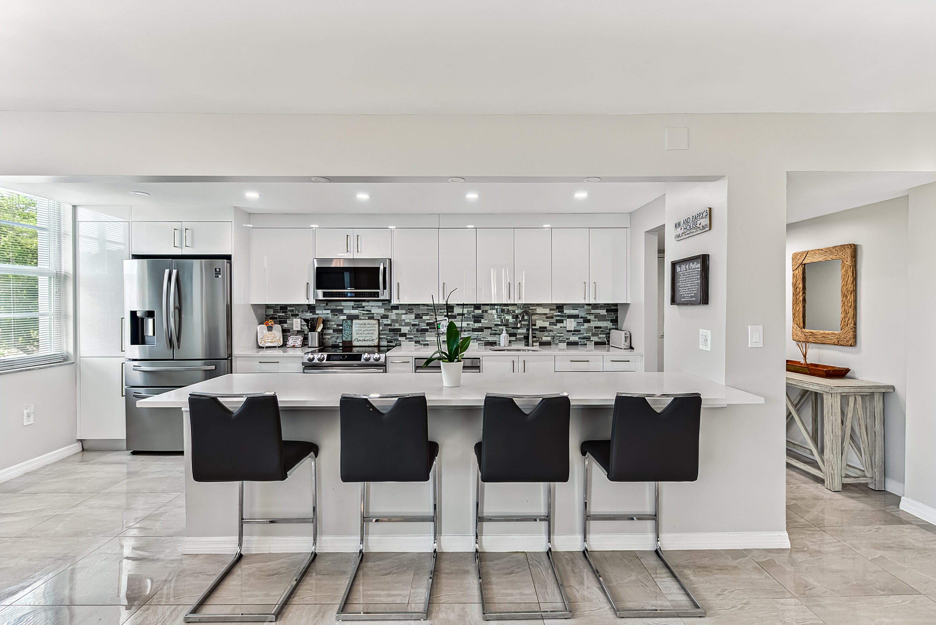 IMPERIAL POINT CONDO - Residential