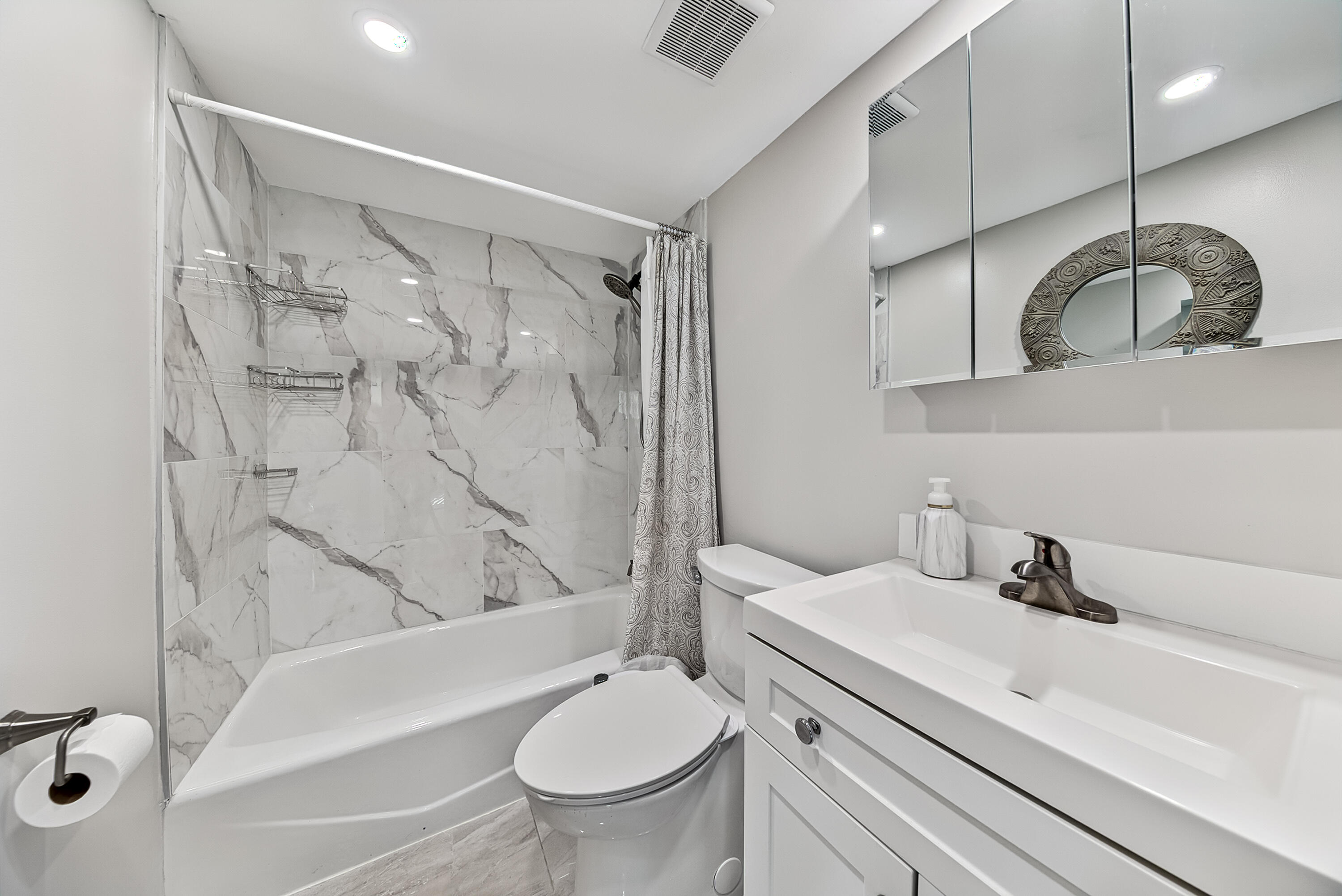 IMPERIAL POINT CONDO - Residential