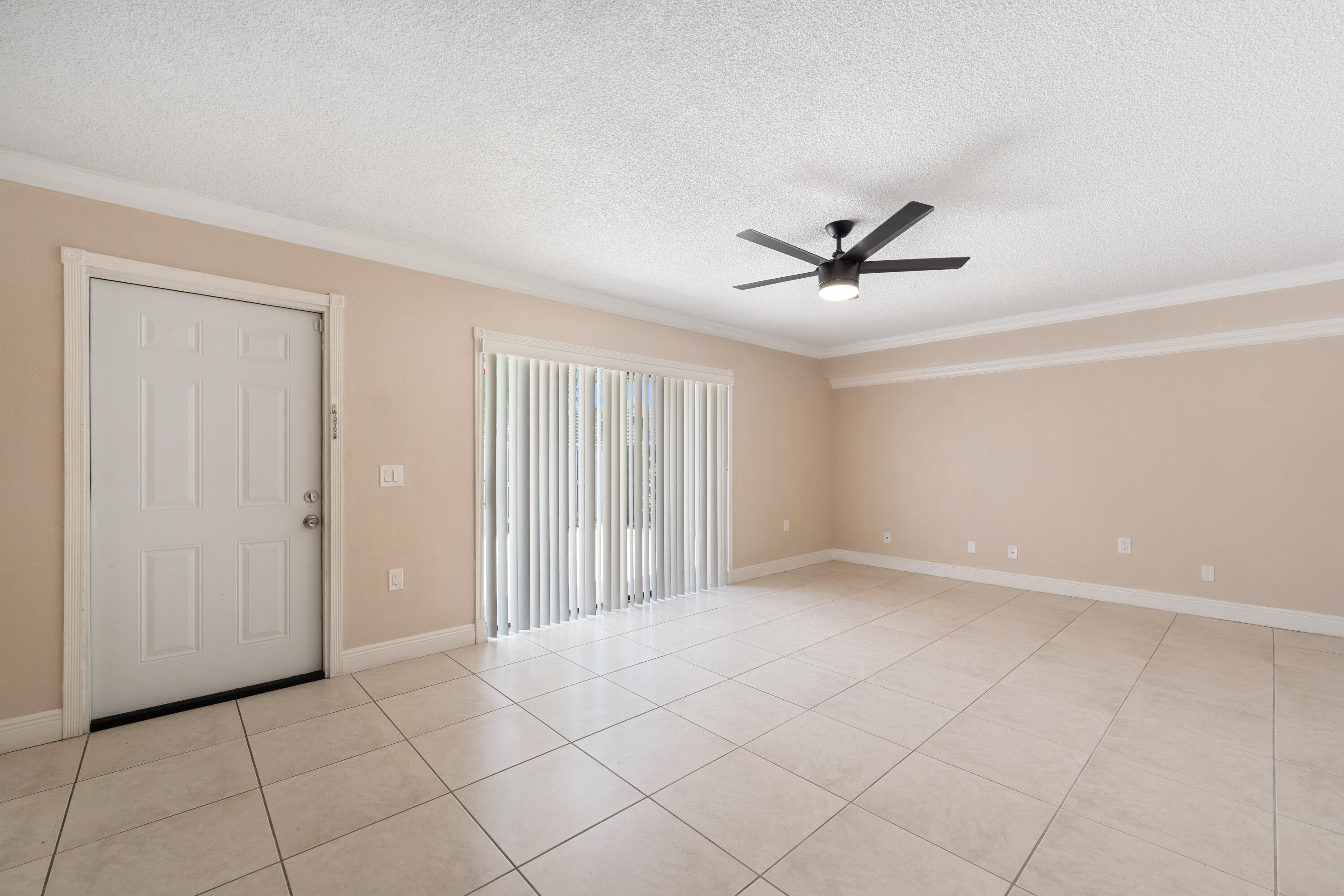 Properties 915 9th Way