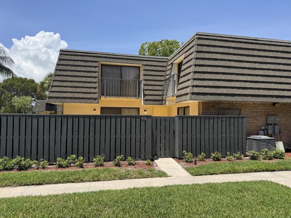 Photo of 915 9th Way, West Palm Beach, FL 33407 (MLS # B26049851)