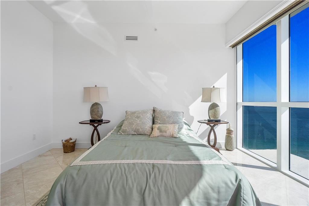 Las Olas Beach Club - Residential