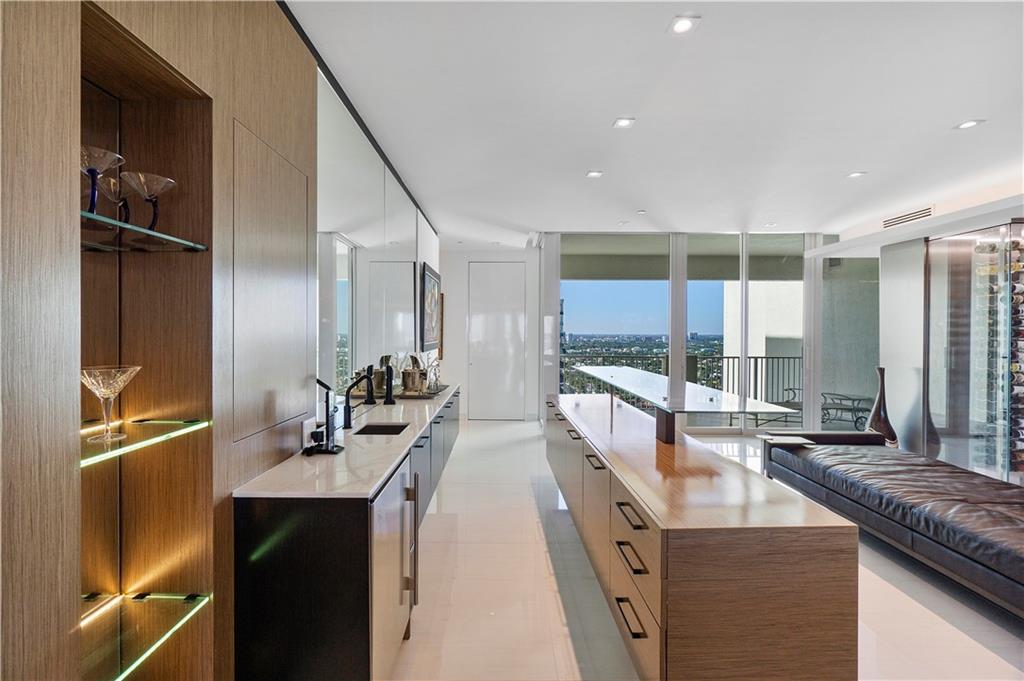 Las Olas Beach Club - Residential