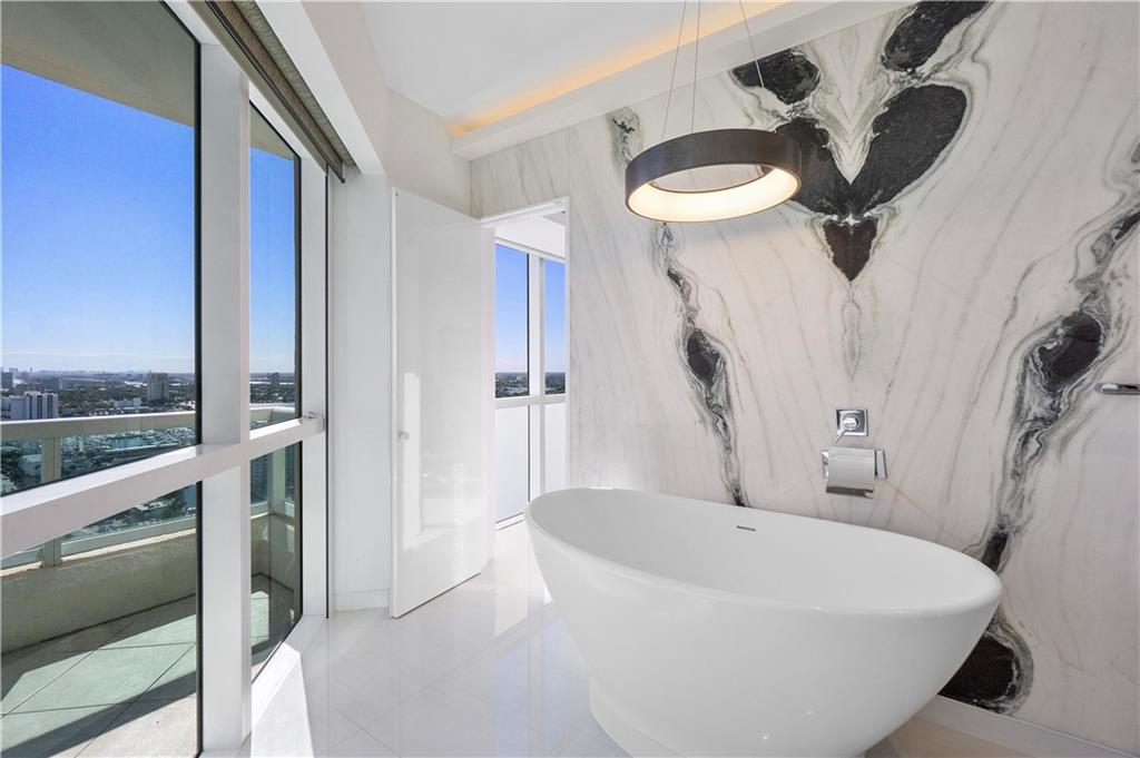 Las Olas Beach Club - Residential