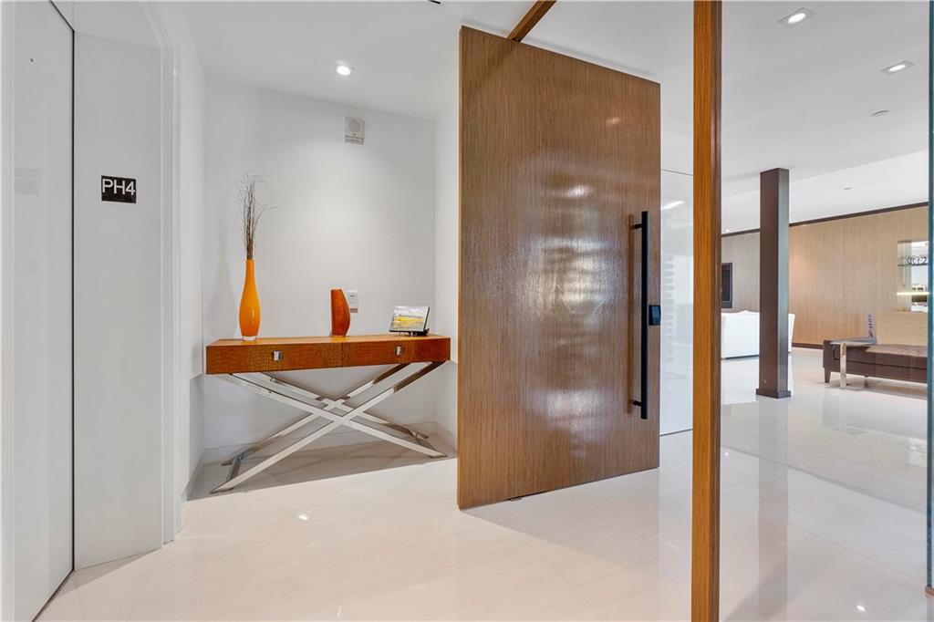 Las Olas Beach Club - Residential