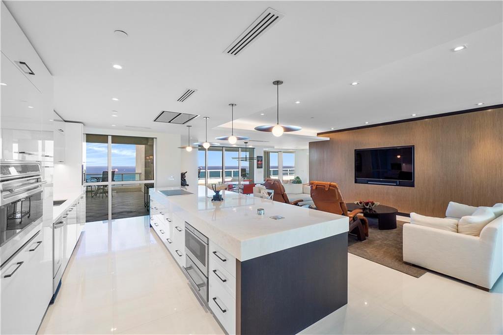 Las Olas Beach Club - Residential