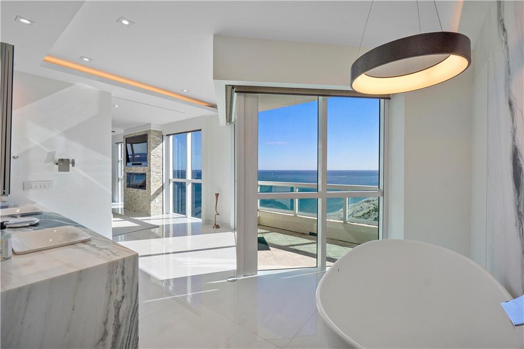 Las Olas Beach Club - Residential