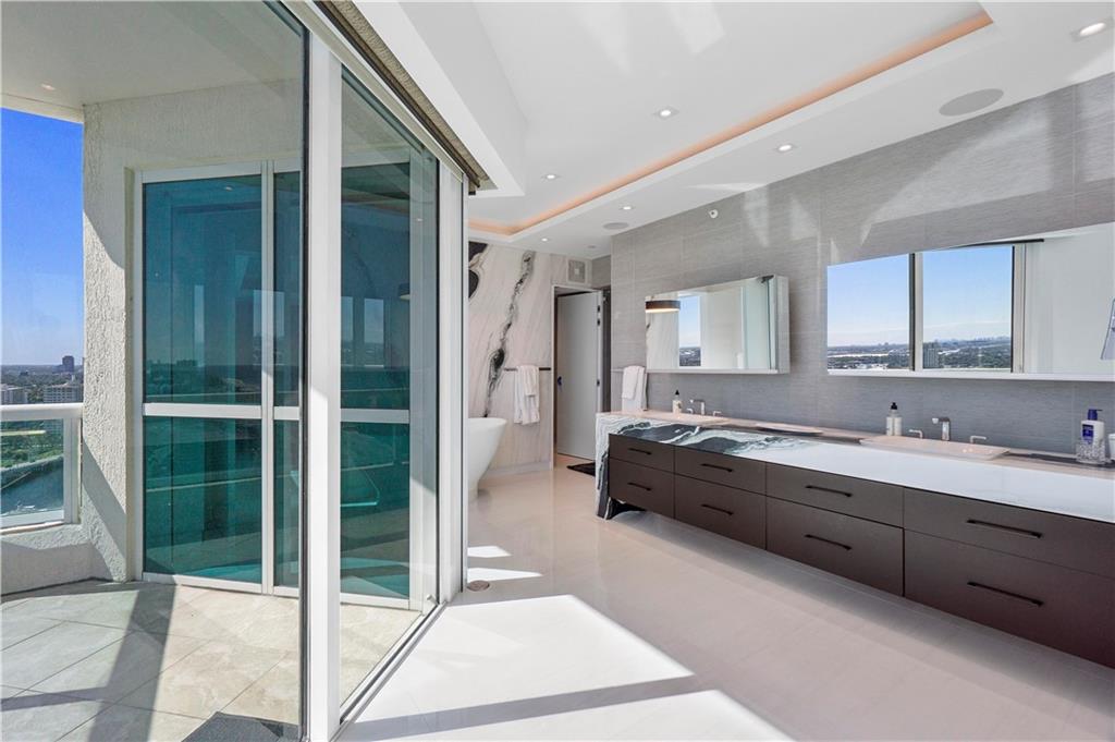 Las Olas Beach Club - Residential