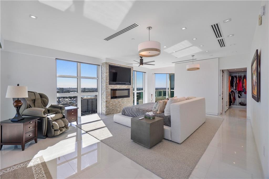 Las Olas Beach Club - Residential