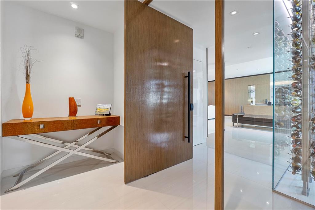 Las Olas Beach Club - Residential