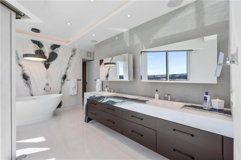 Las Olas Beach Club - Residential