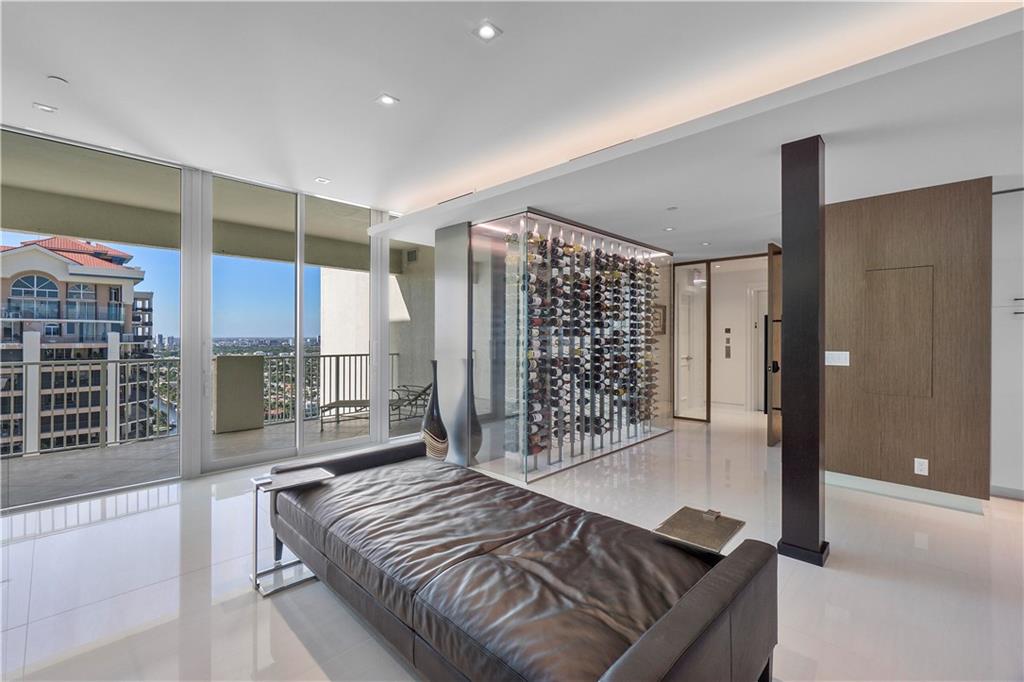 Las Olas Beach Club - Residential