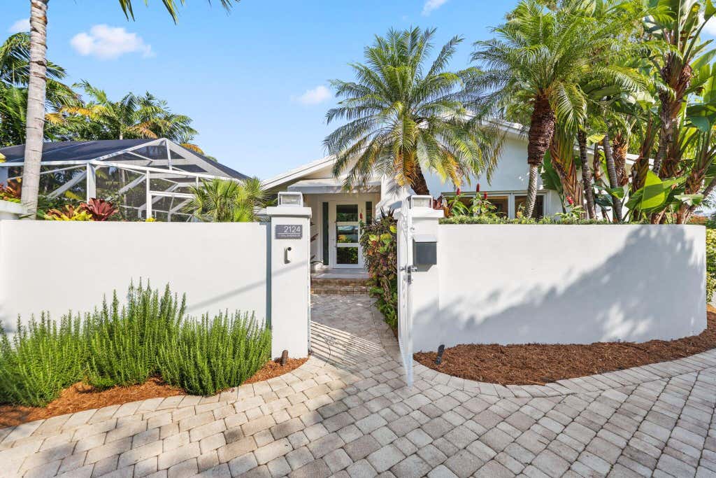 Photo of 2124 Coral Shores Drive, Fort Lauderdale, FL 33306 (MLS # B26046706)