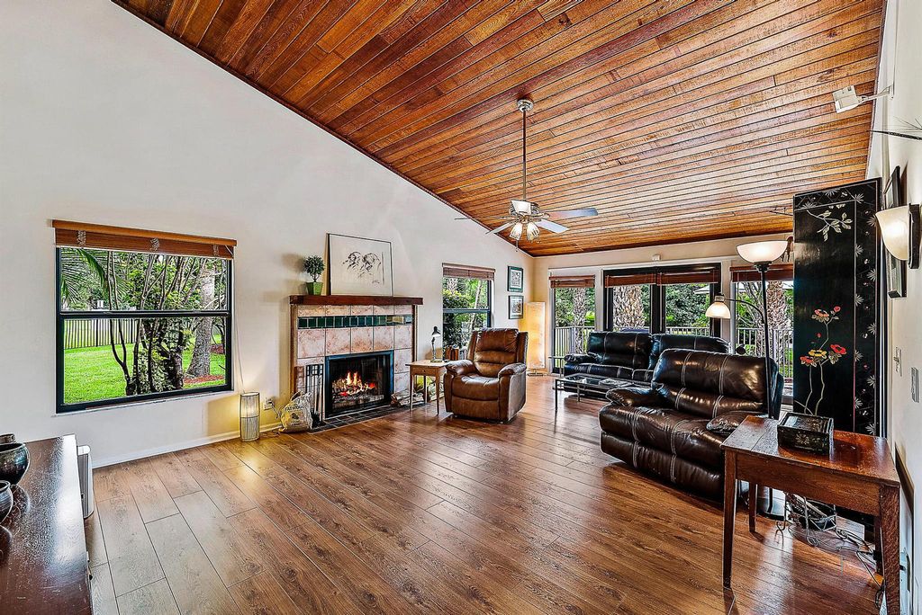 Photo of 5561 Whirlaway Road, Palm Beach Gardens, FL 33418 (MLS # R10928028)