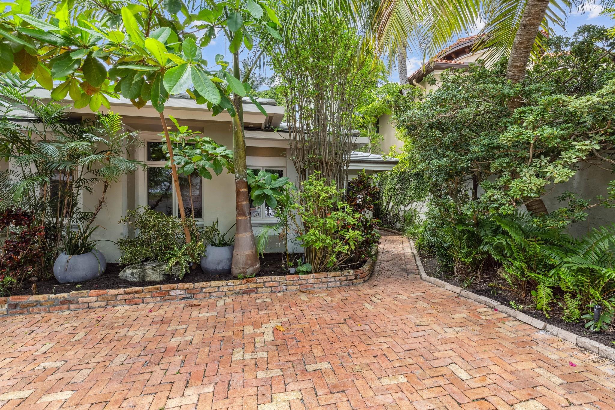 Las Olas By The Sea Ext 3 - Residential Lease