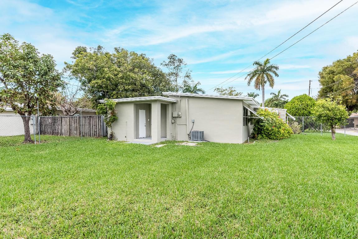 BROWARD MANOR OF HOLLYWOOD - Residential