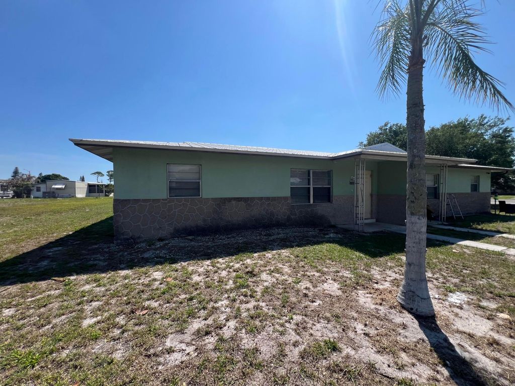 Photo of 2426 Seneca Avenue, Fort Pierce, FL 34946 (MLS # B26005682)