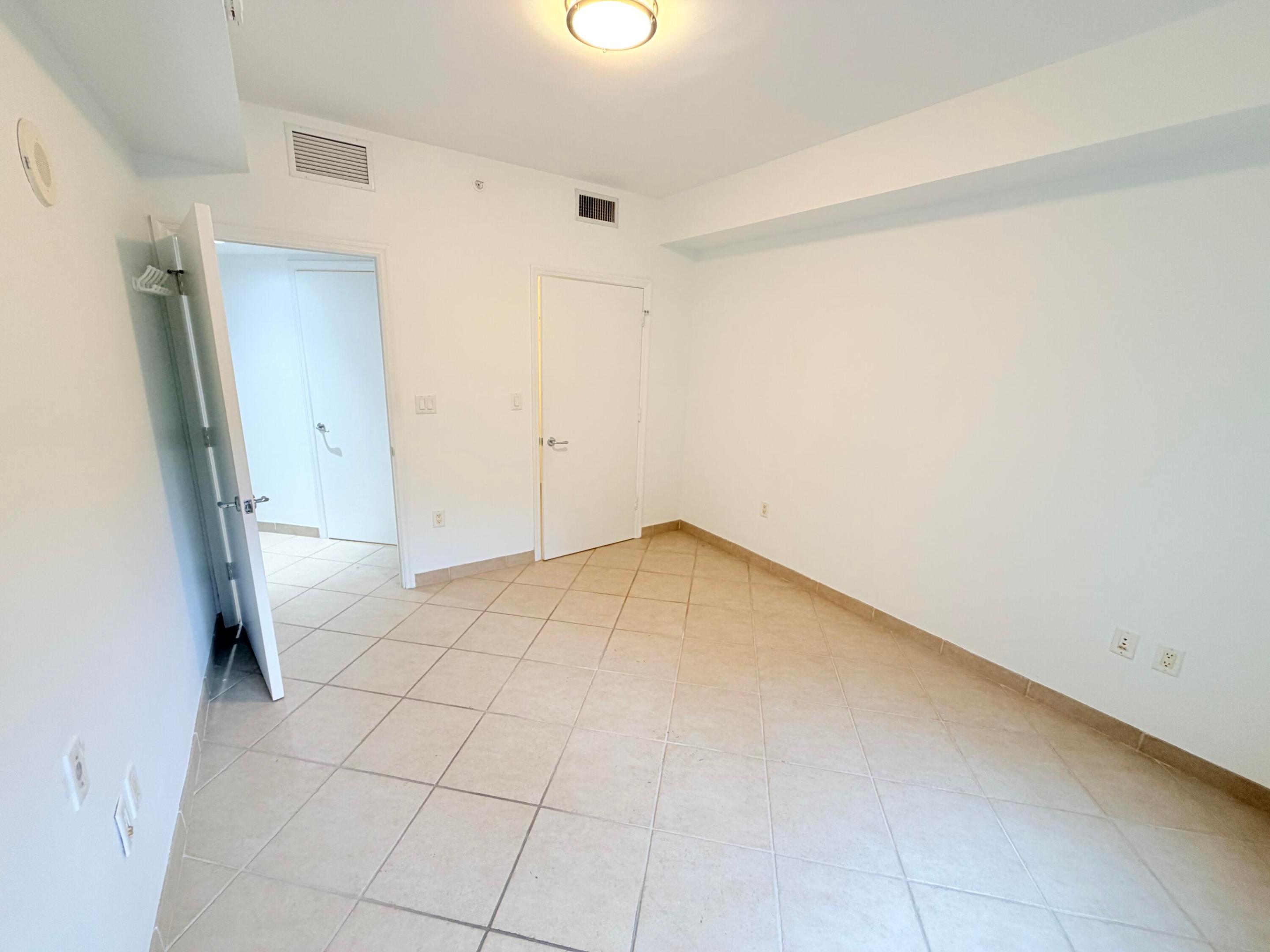TURNBERRY VILLAGE SO TOWER CONDO - Residential Lease