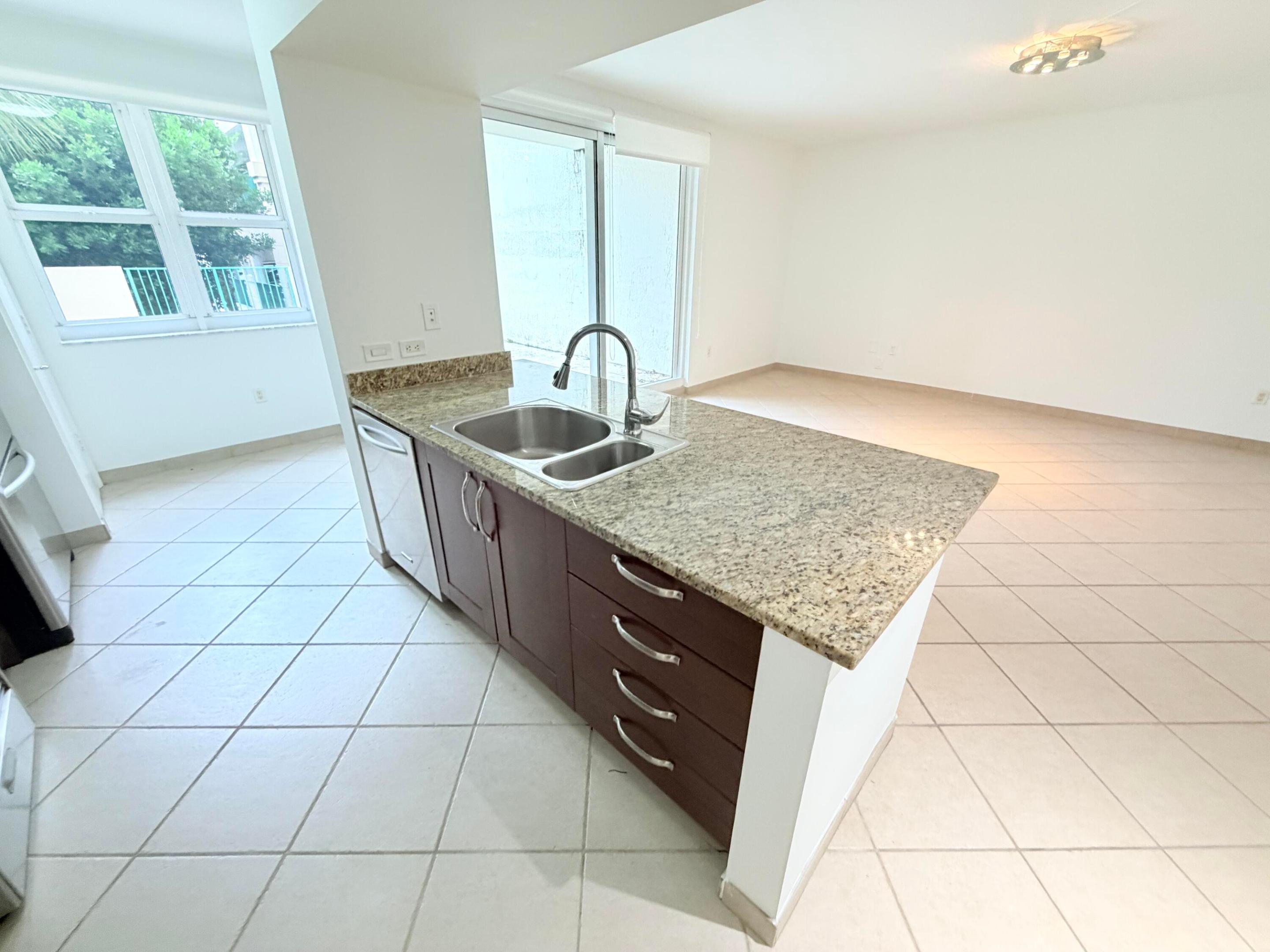 TURNBERRY VILLAGE SO TOWER CONDO - Residential Lease