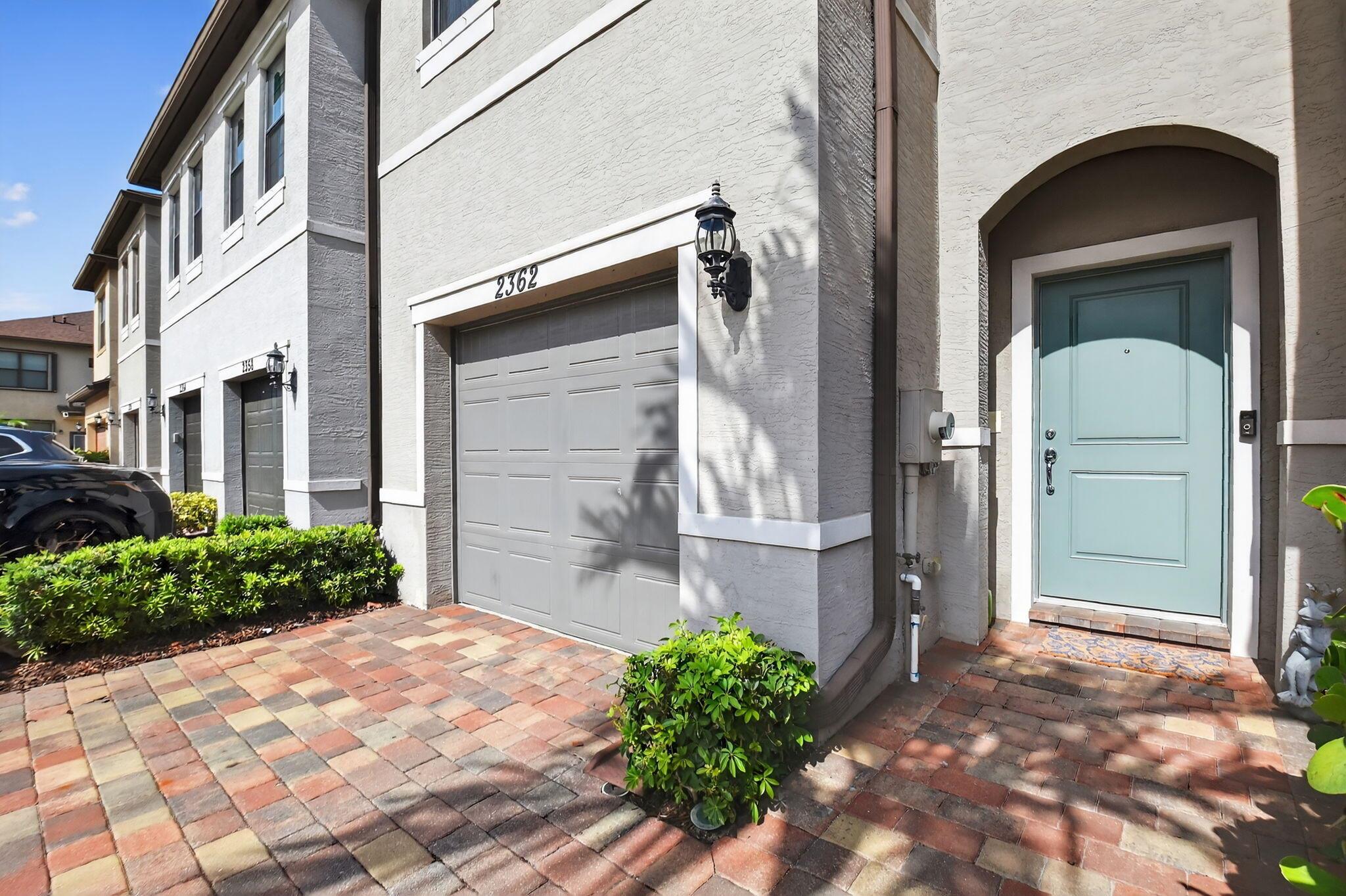 PRESTON SQUARE - Residential