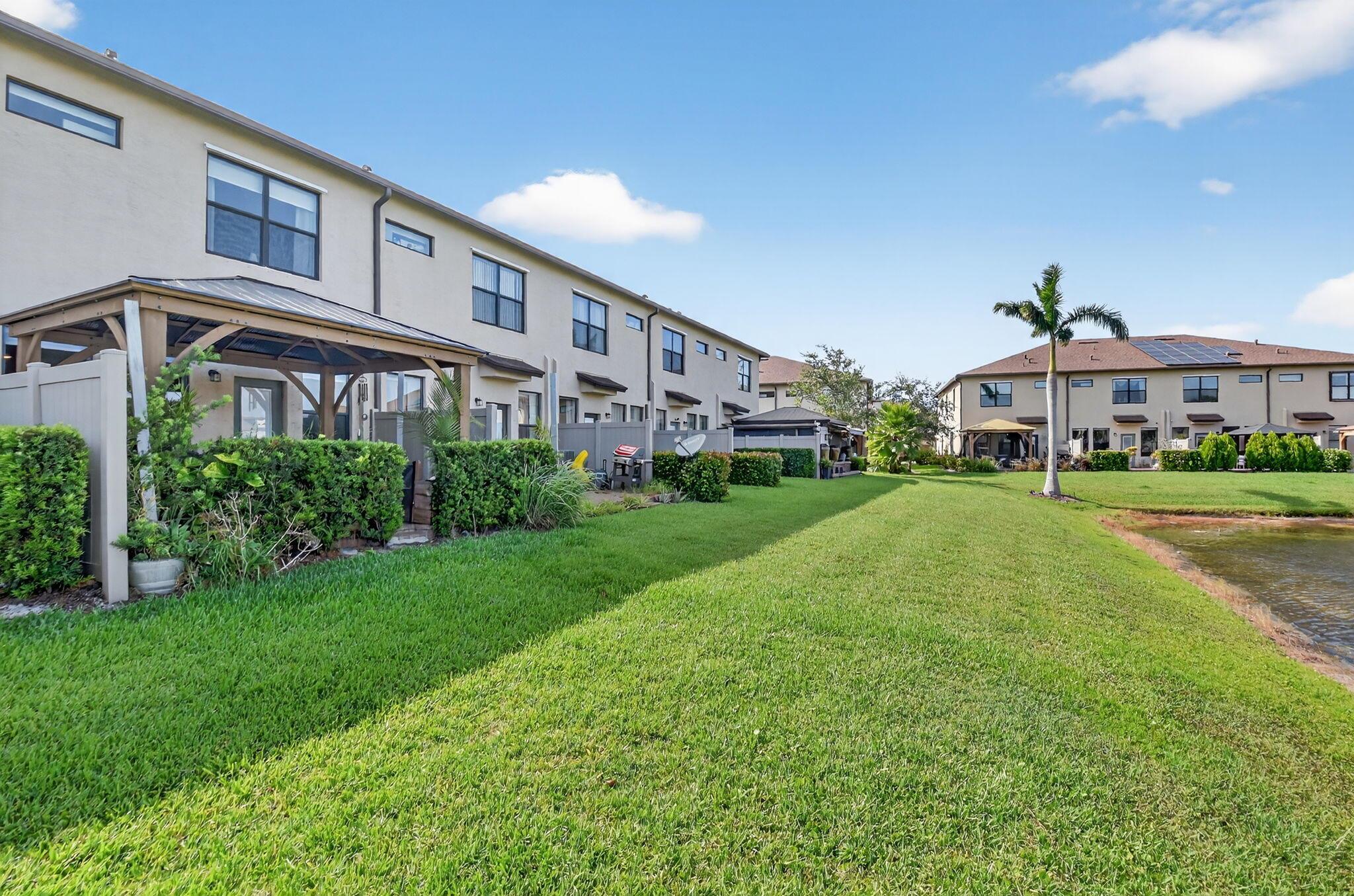 PRESTON SQUARE - Residential