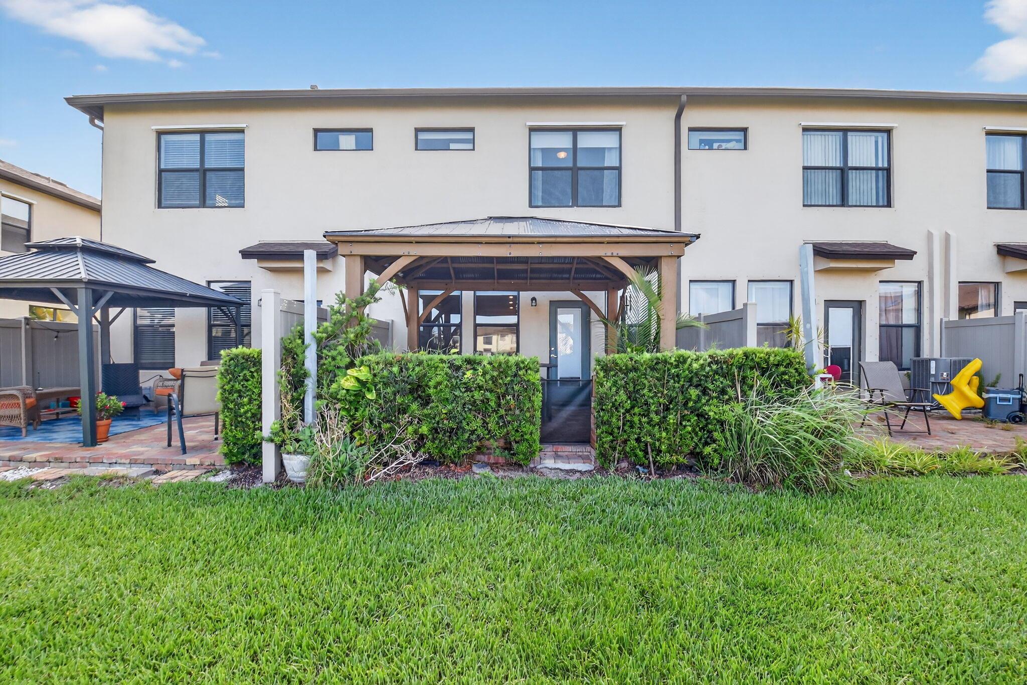 PRESTON SQUARE - Residential