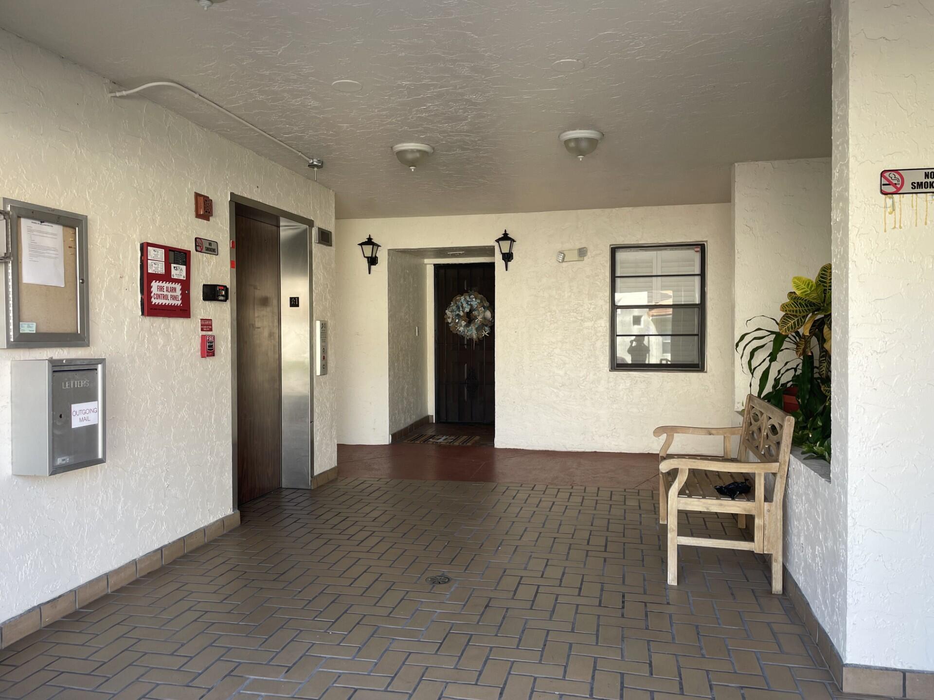 Lovely ground floor unit in the Shores of Wellington!!! Unit is located next to the community pool & clubhouse. Backyard is lush with large trees and a canal leading to Lake Wellington. Unit available 8/1/2025Rent Spree link: https://apply.link/kT9HvHY