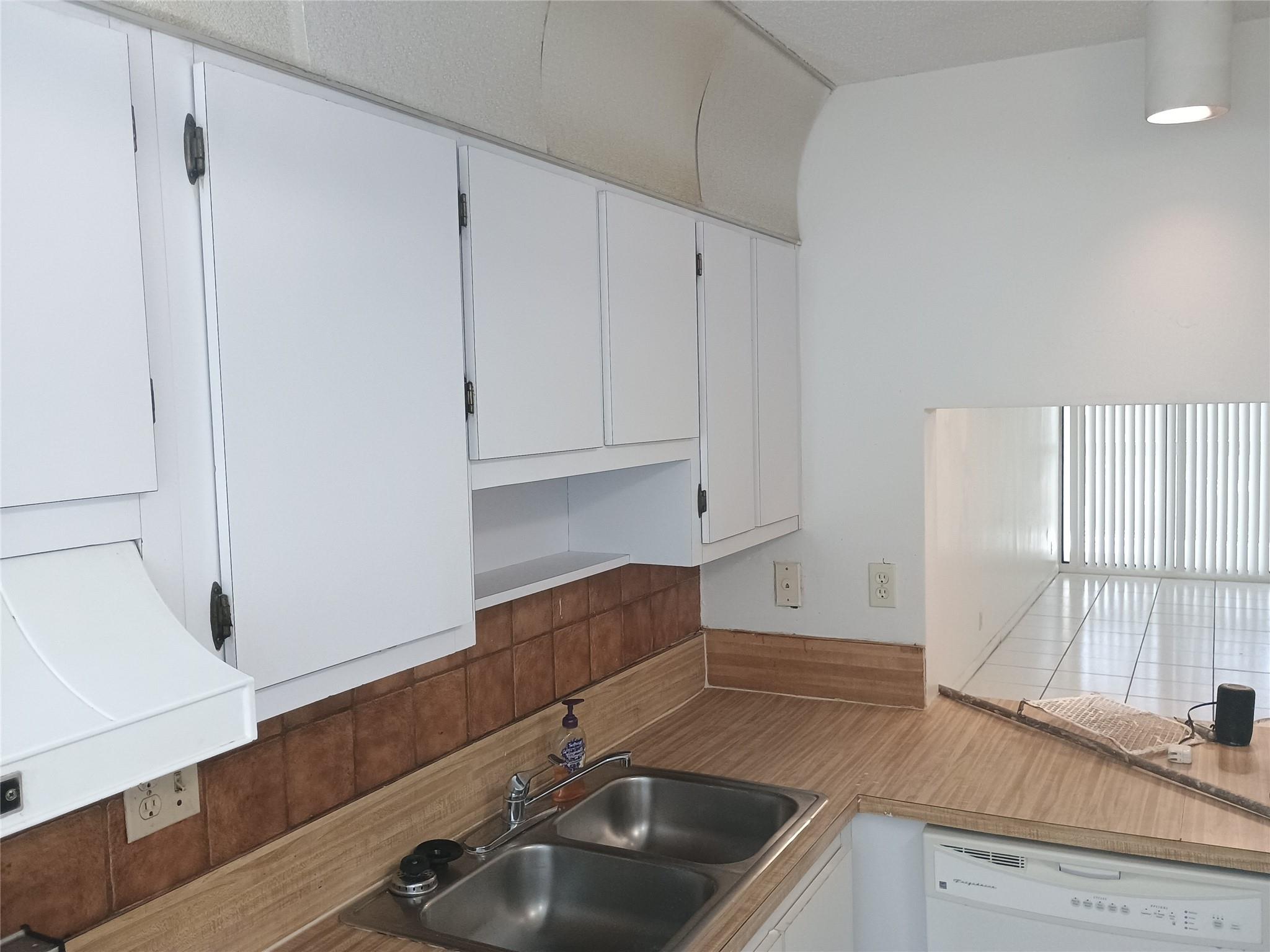 8433 FOREST HILLS DRIVE 206