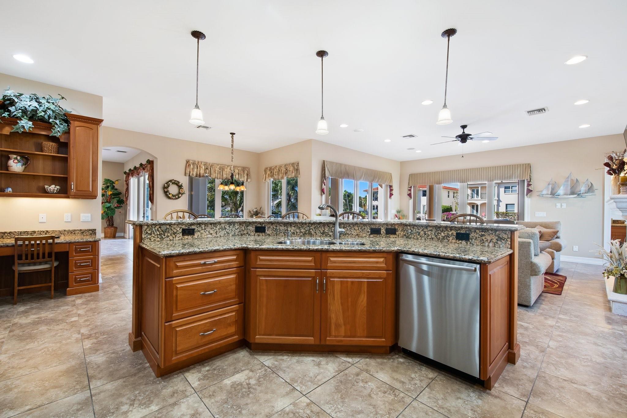 LAUDERDALE SURF & YACHT - Residential