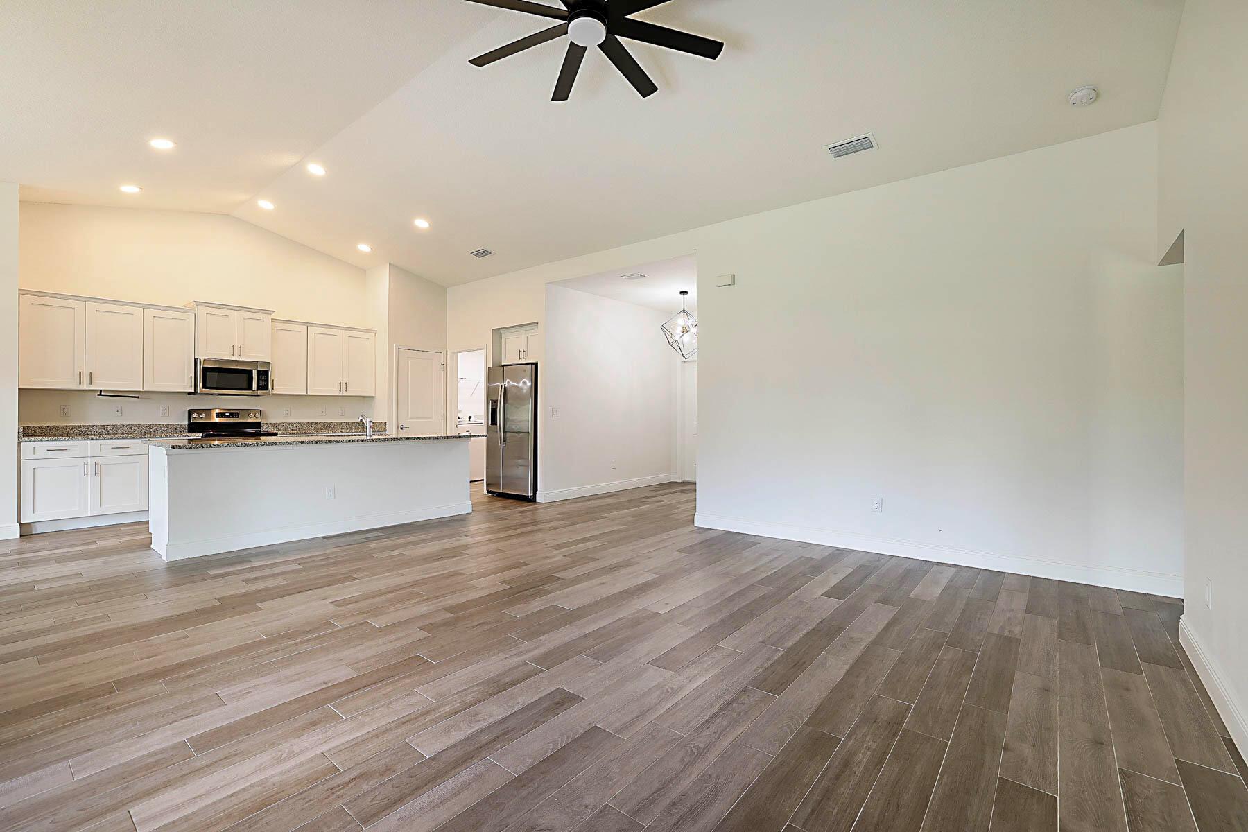 View photos, virtual tours, details... 17854 N 71st Lane N