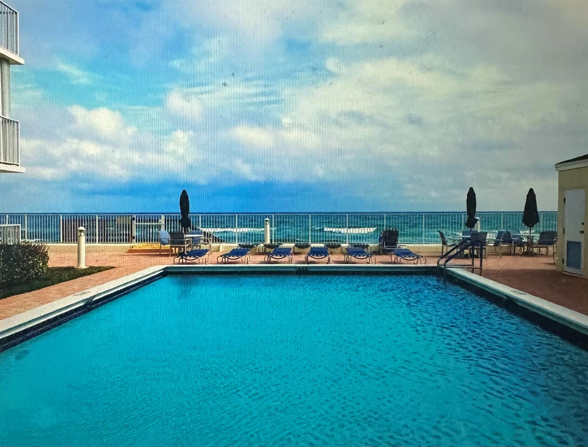 LE CHATEAU ROYAL CONDO - Residential