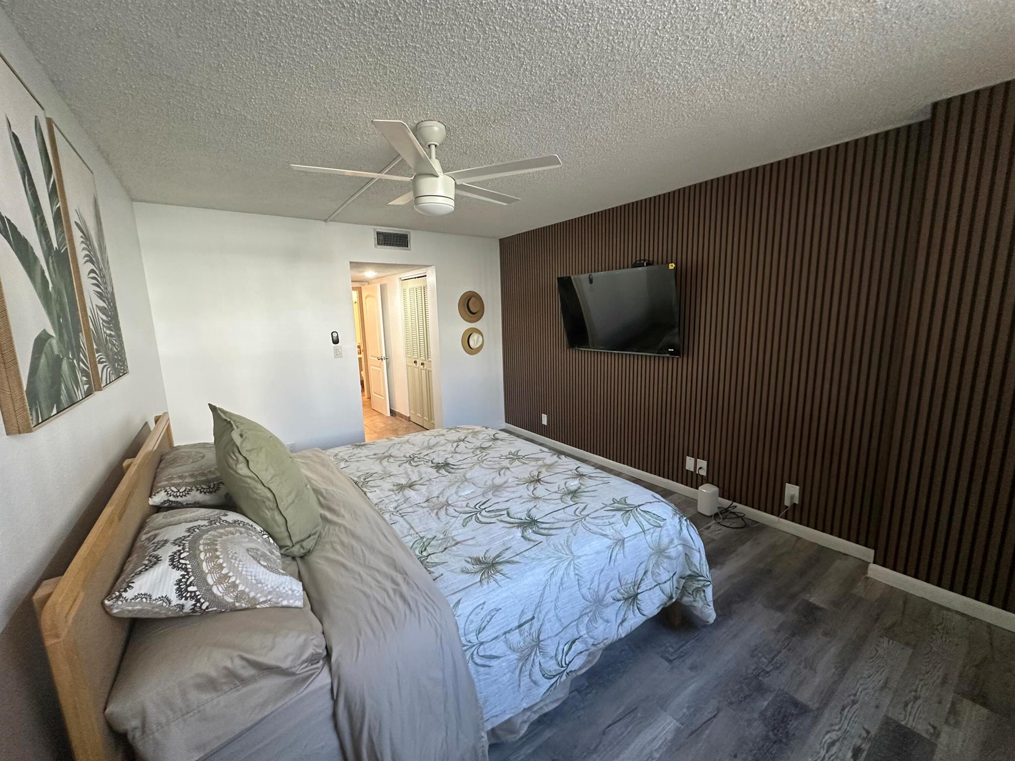 LE CHATEAU ROYAL CONDO - Residential