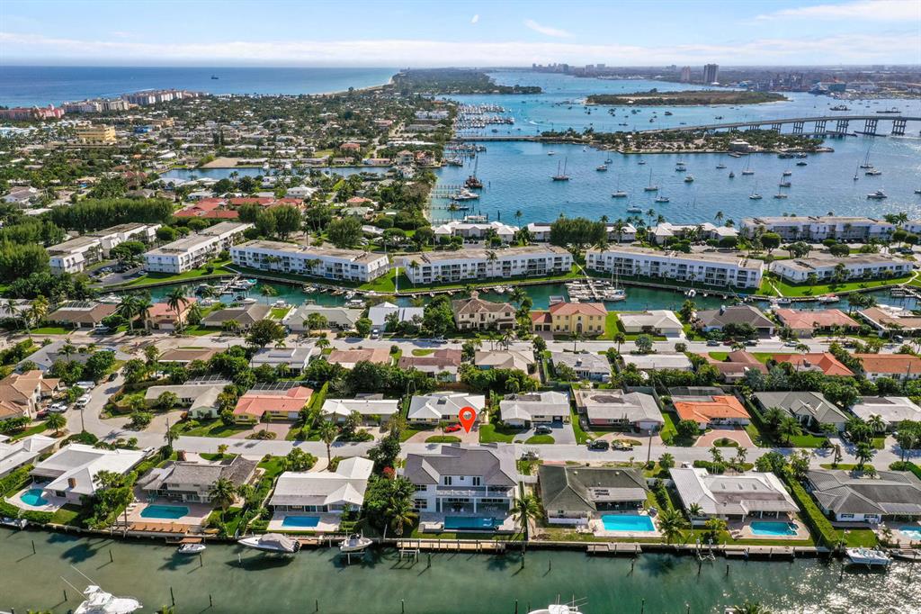 YACHT HARBOR MANOR - Residential