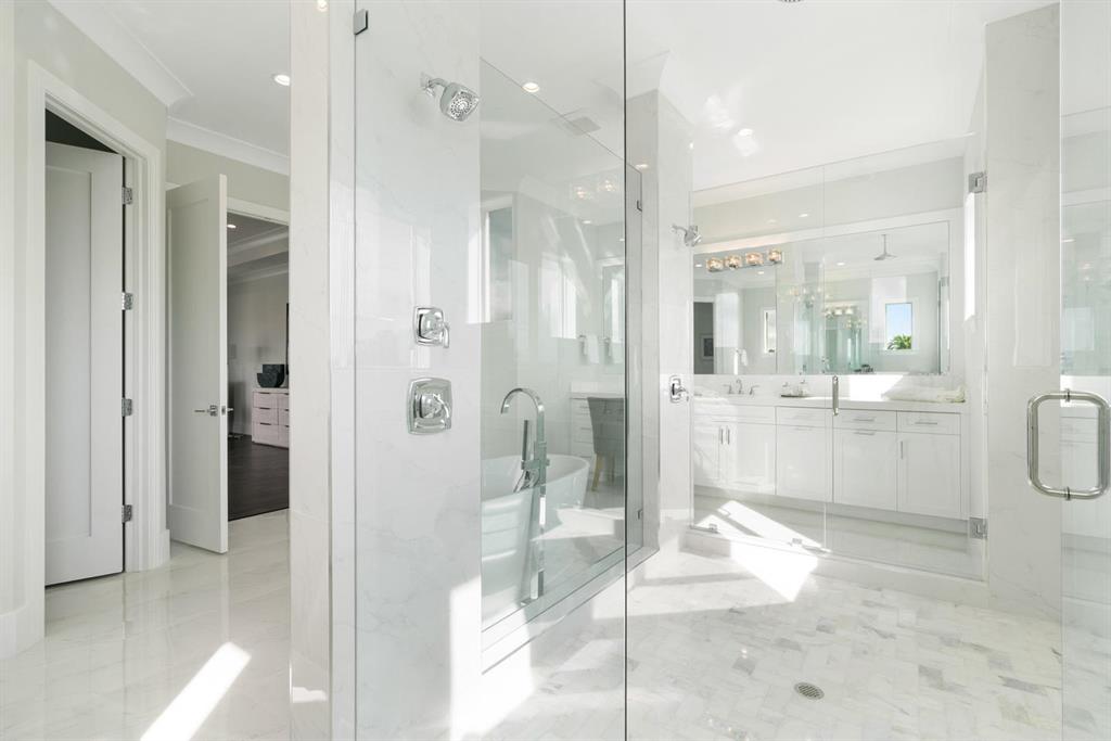 YACHT HARBOR MANOR - Residential